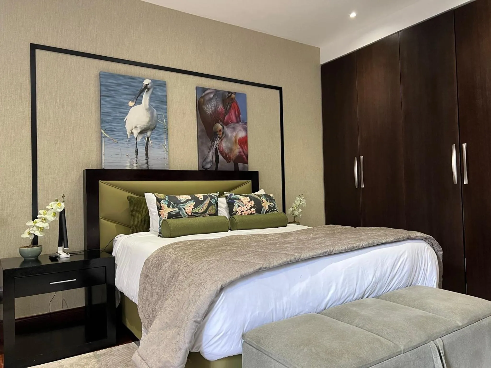 Luxury Queen Room in One O Eight Boutique Hotel