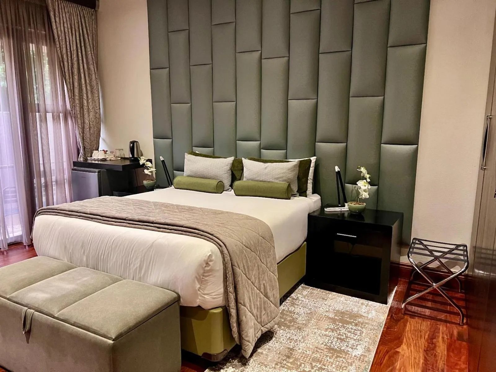 Photo of the whole room, Bed in One O Eight Boutique Hotel