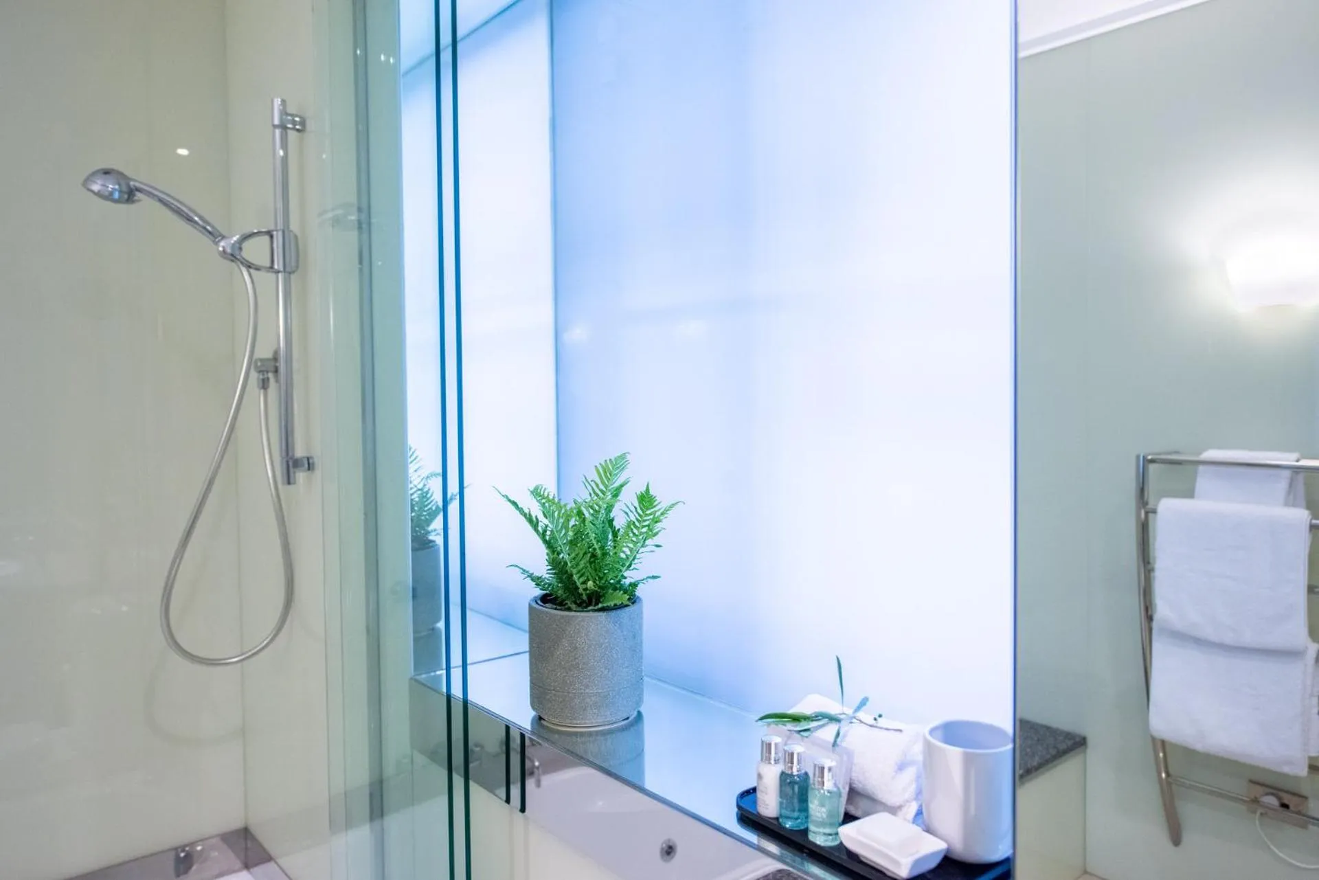 Shower in Rhyll Haven Luxury Getaway Apartments