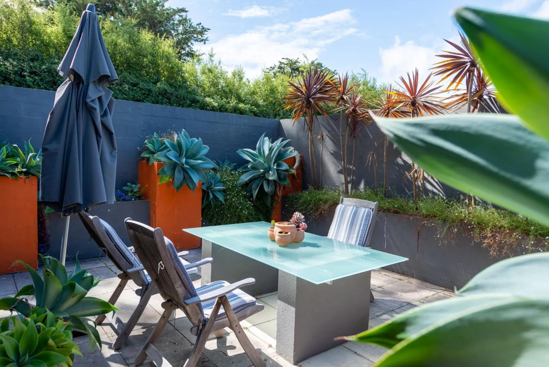 Patio in Rhyll Haven Luxury Getaway Apartments