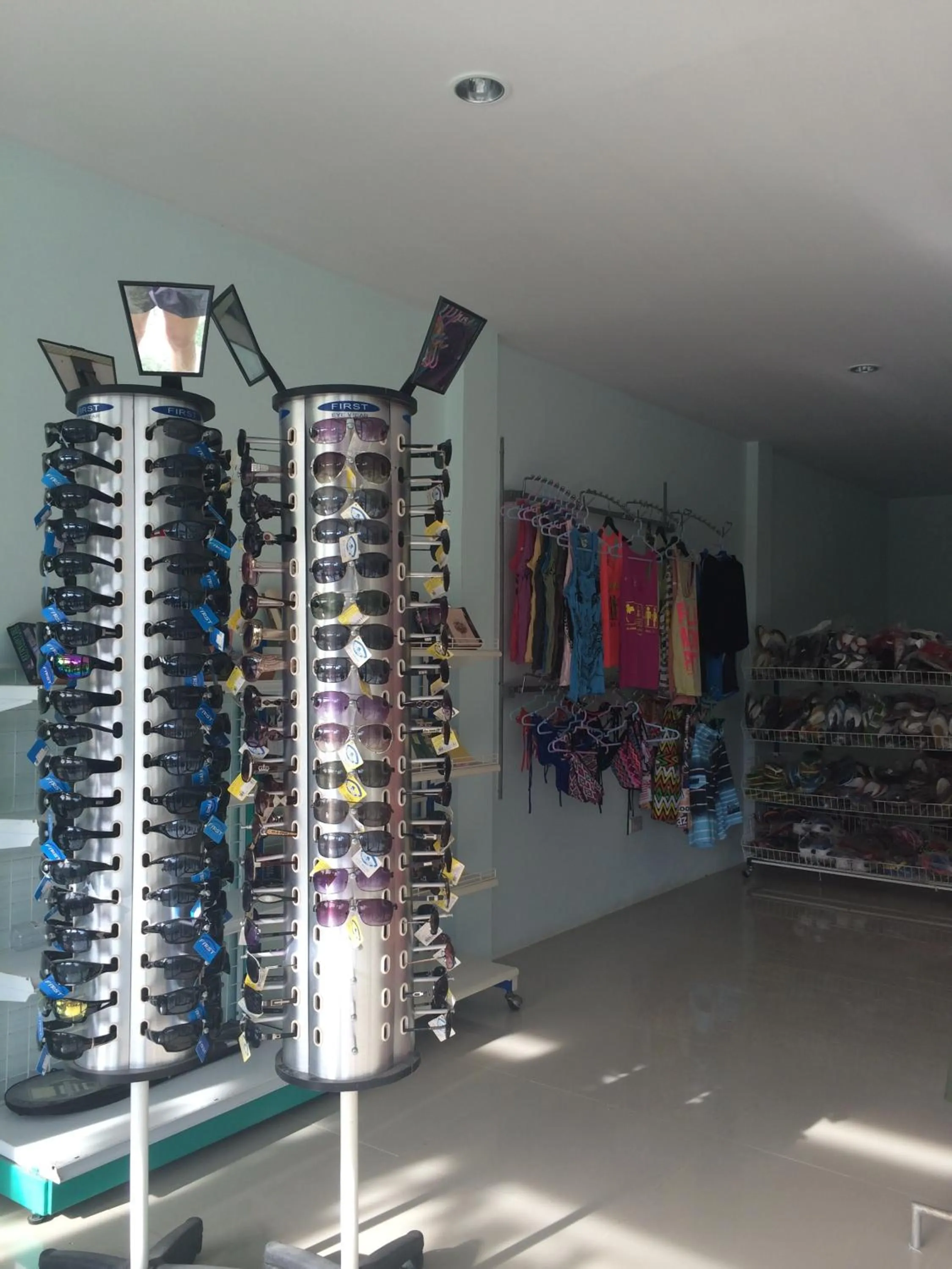 On-site shops in Maehaad Guesthouse