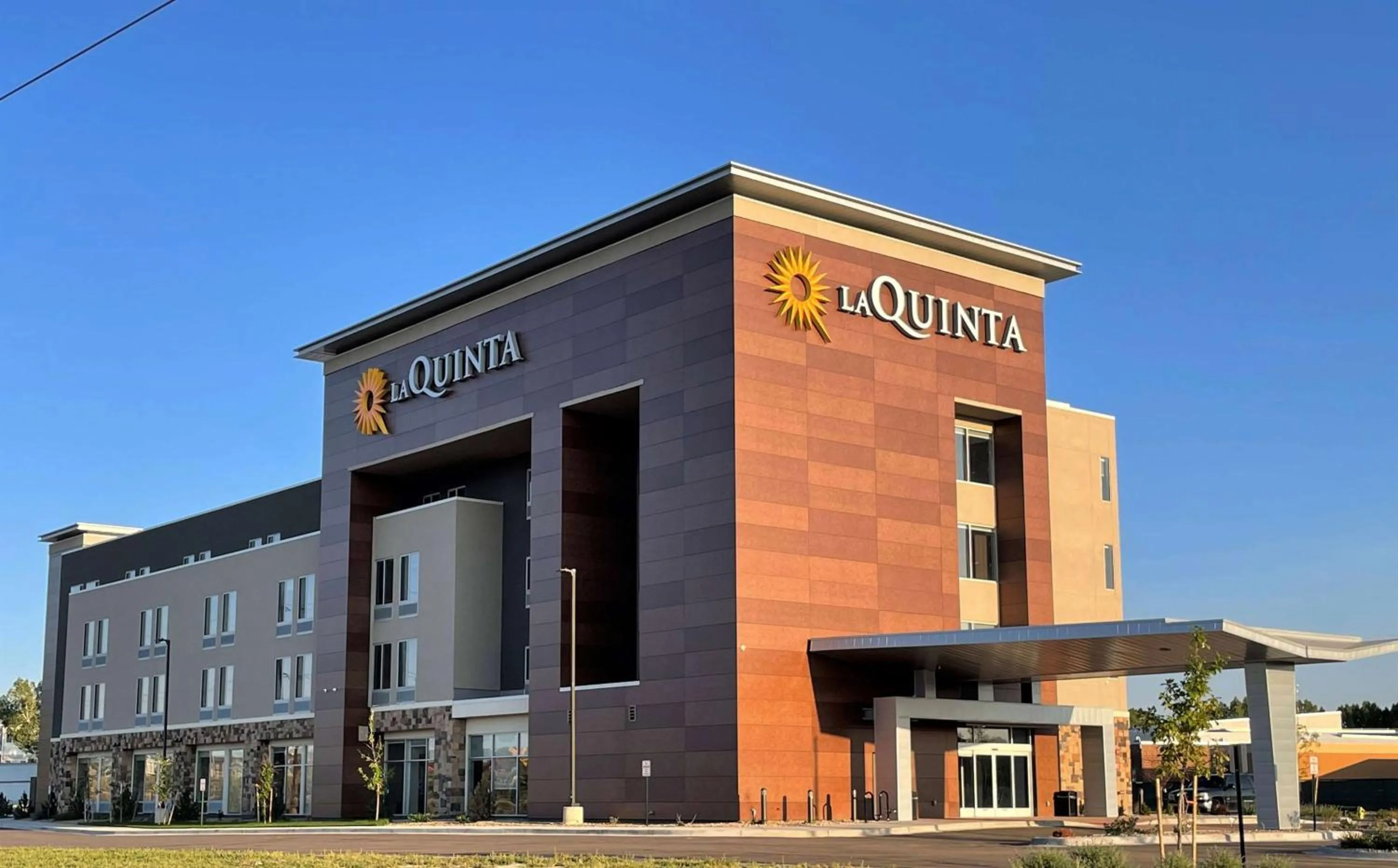 Property building in La Quinta Inn & Suites by Wyndham Denver Parker
