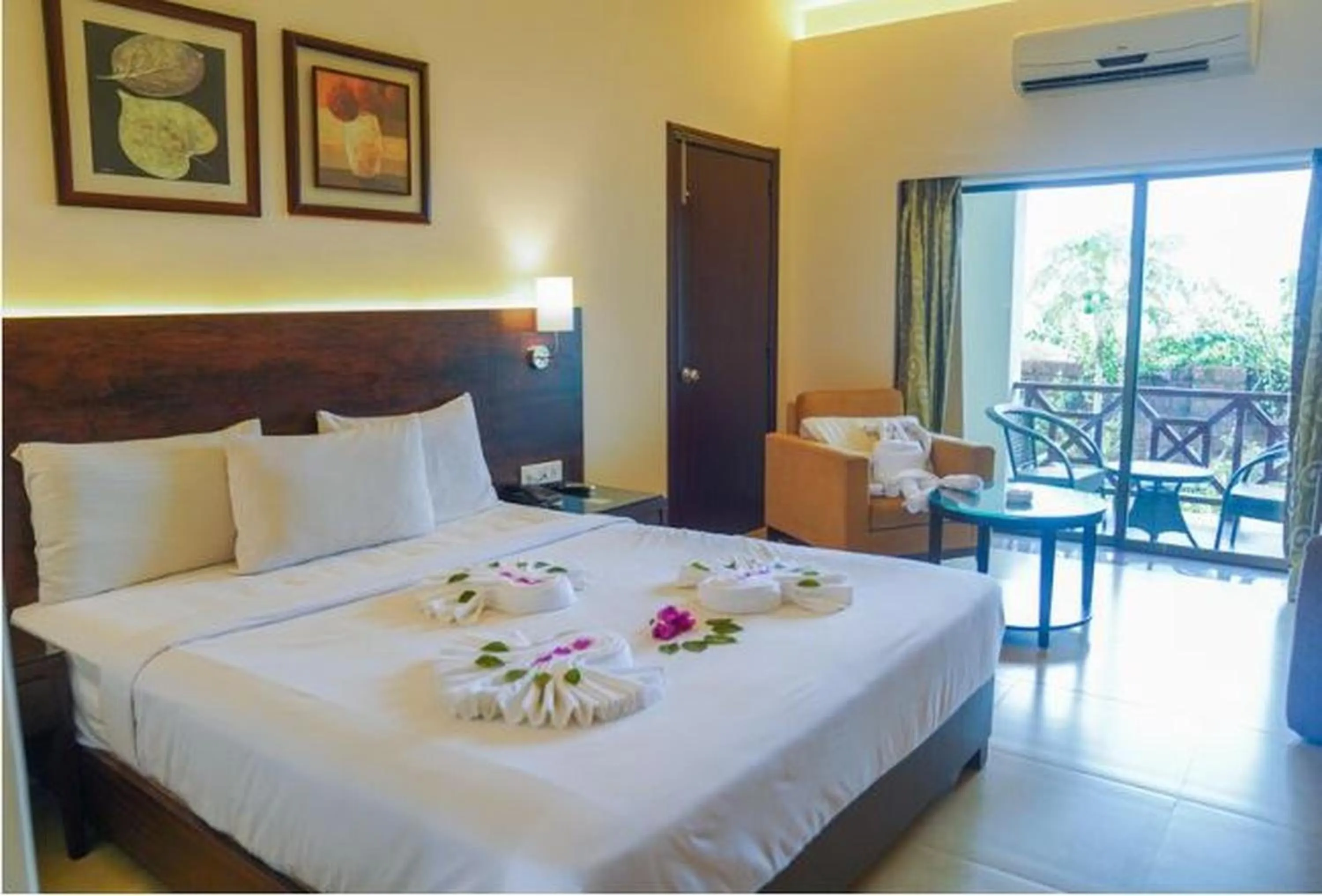 Bedroom, Bed in Greenleaf The Resort & Spa, Ganpatipule