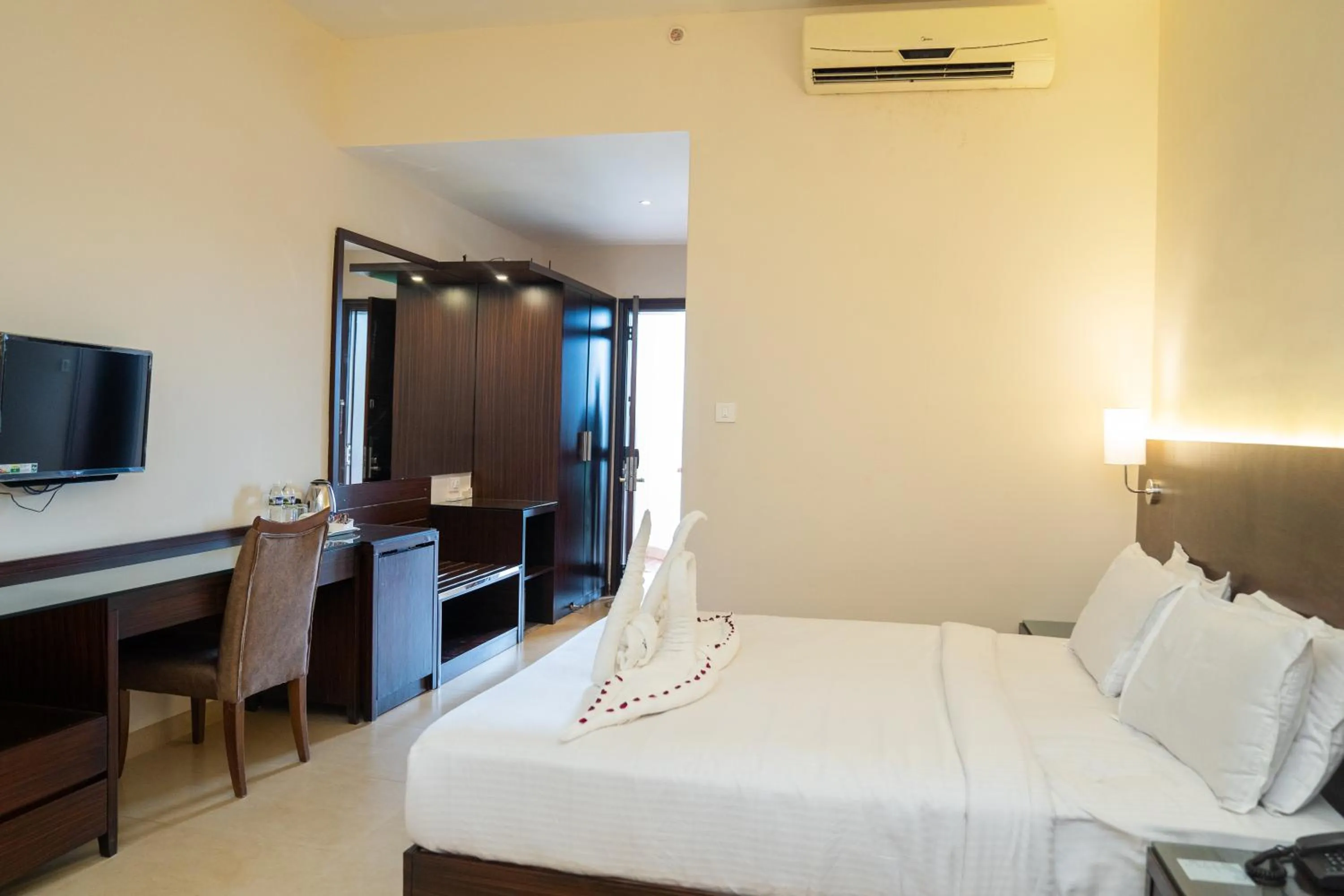 Bed in Greenleaf The Resort & Spa, Ganpatipule