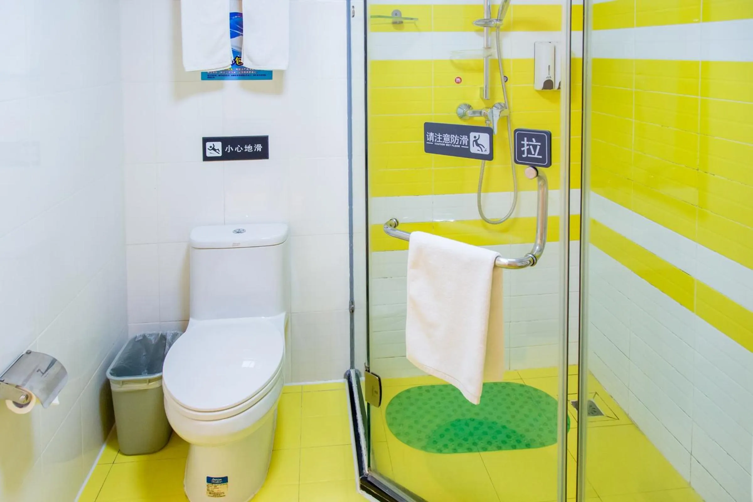 Bathroom in 7Days Premium Guangzhou Kecun Subway Station