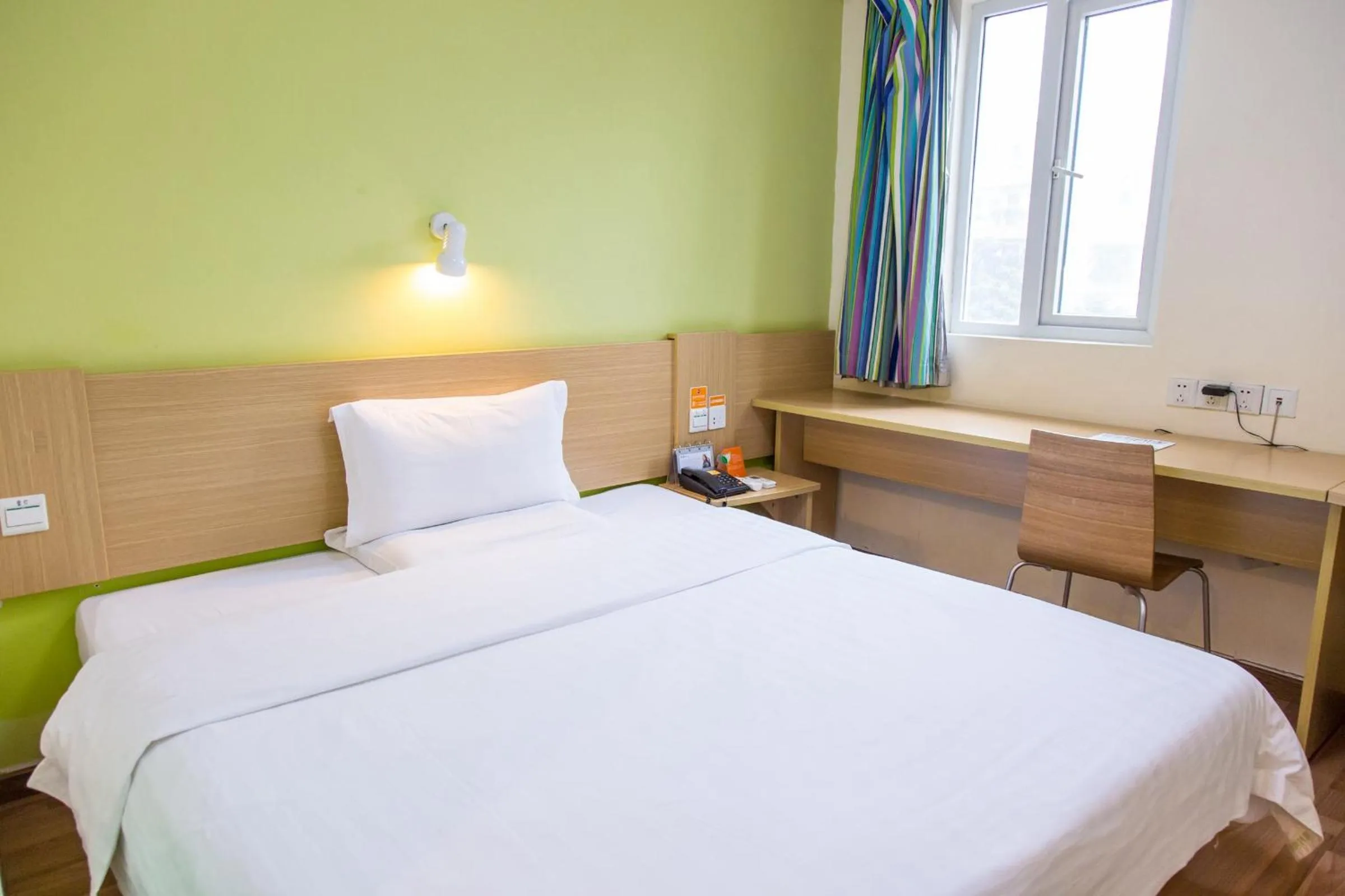 Bed in 7Days Premium Guangzhou Kecun Subway Station