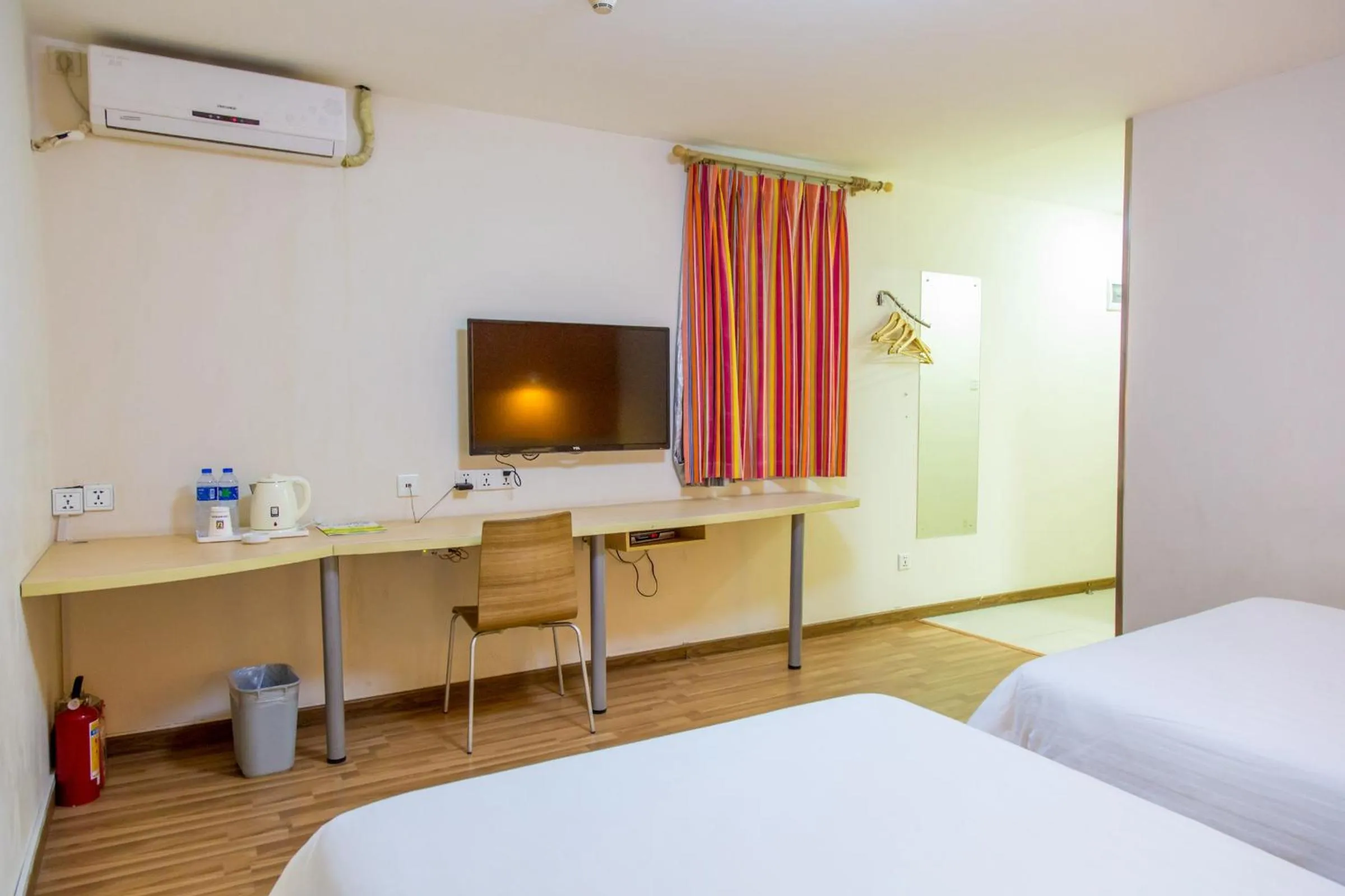 Bed in 7Days Premium Guangzhou Kecun Subway Station