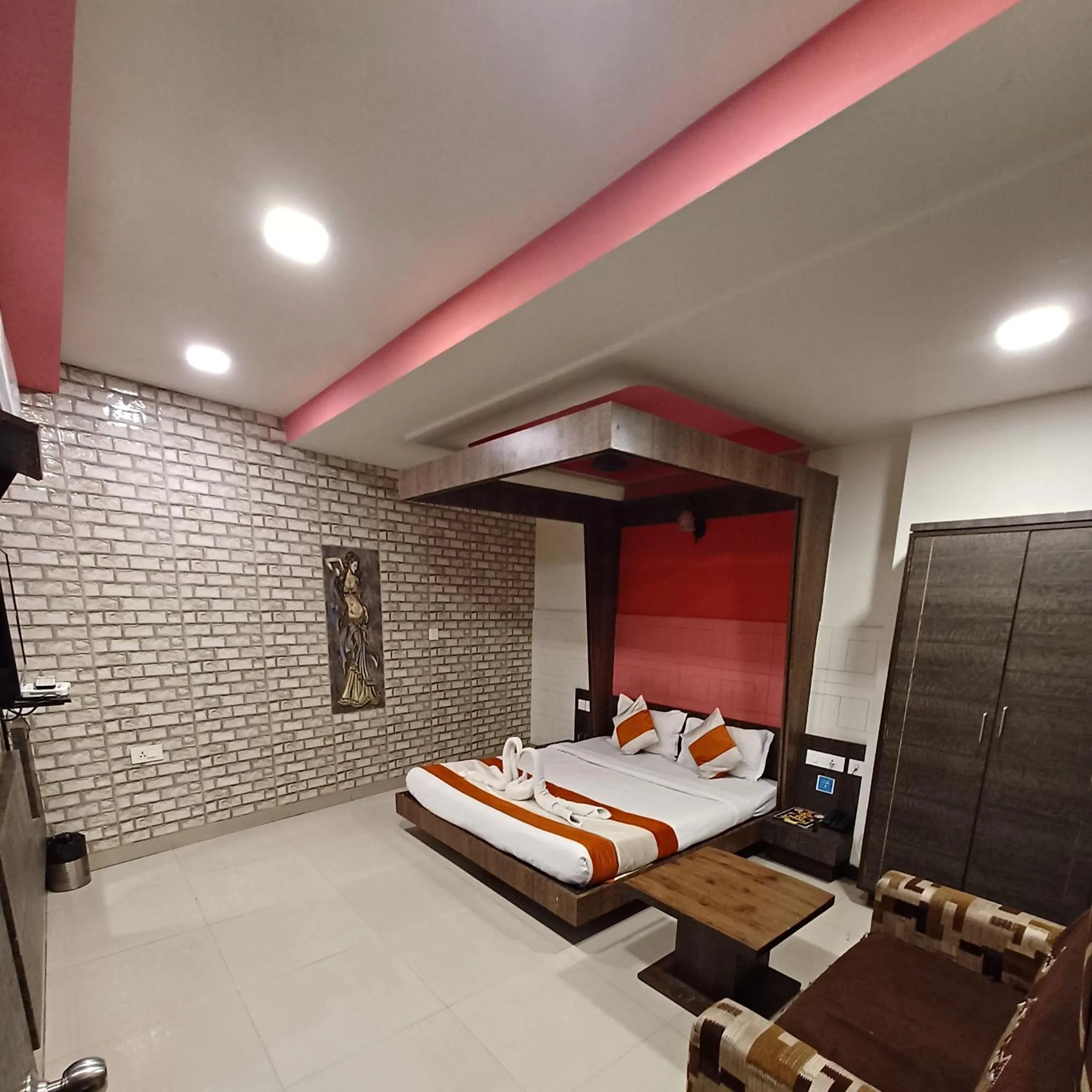 Photo of the whole room in Hotel Mahadev Villa