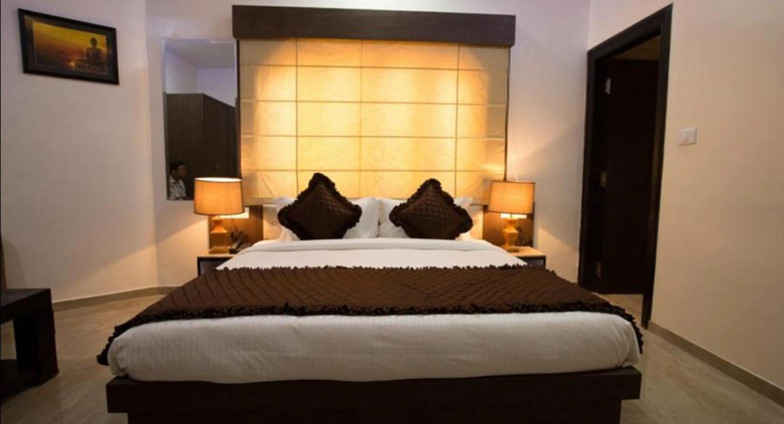 Bed in Hotel Mahadev Villa