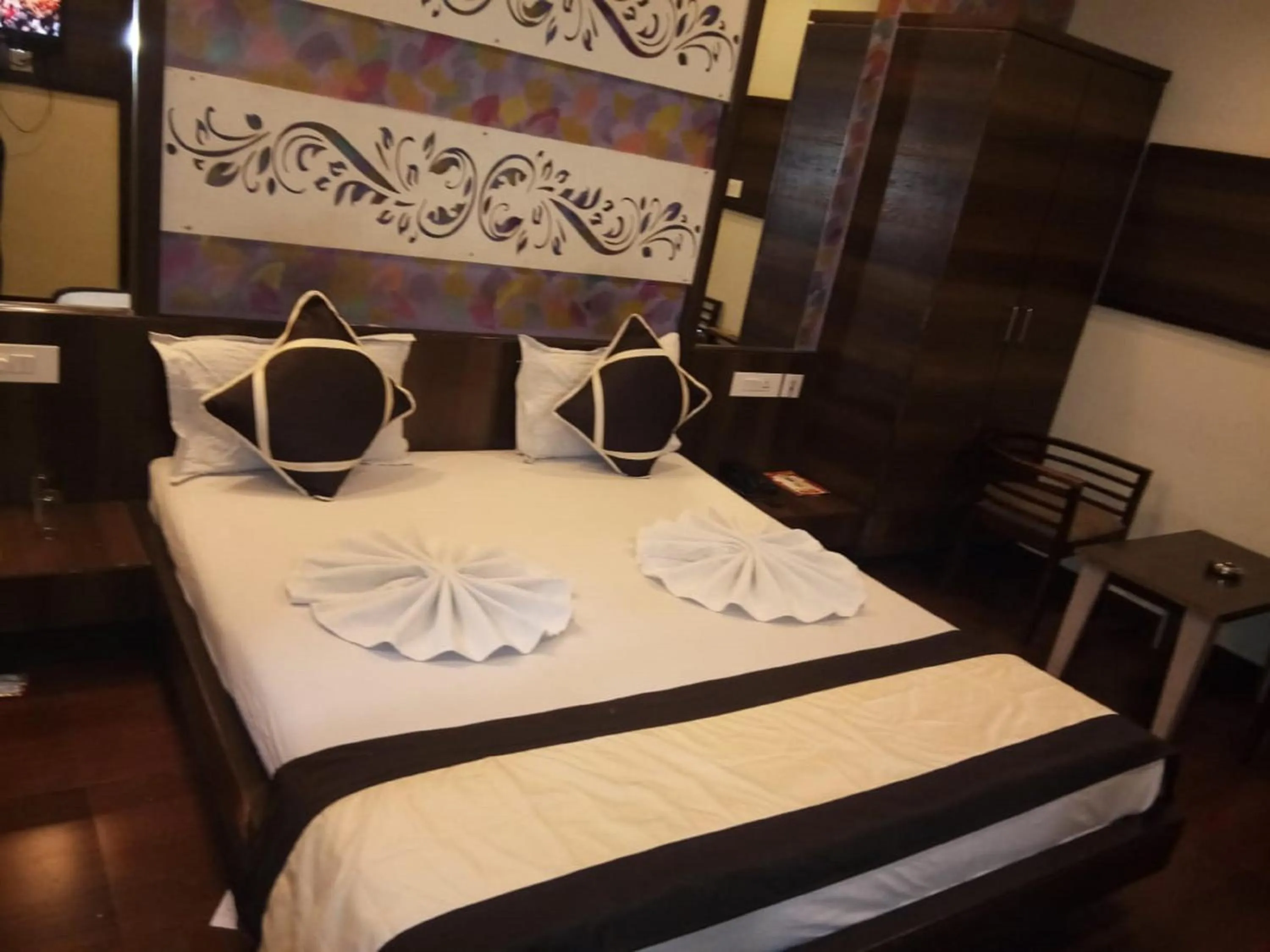 Bed in Hotel Mahadev Villa
