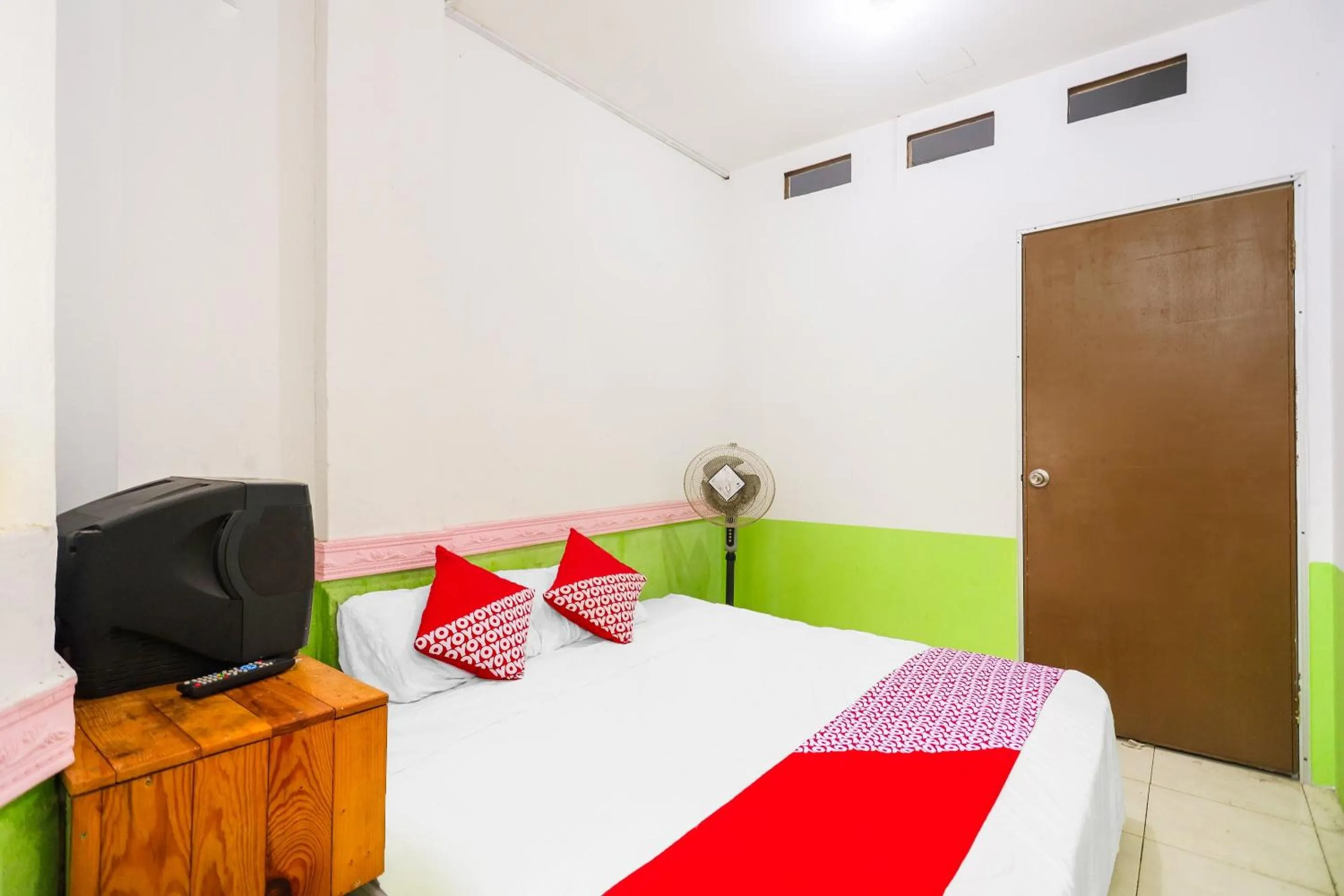 Bedroom, Bed in Hotel O Wr House Syariah BatamNearEast Coast Park