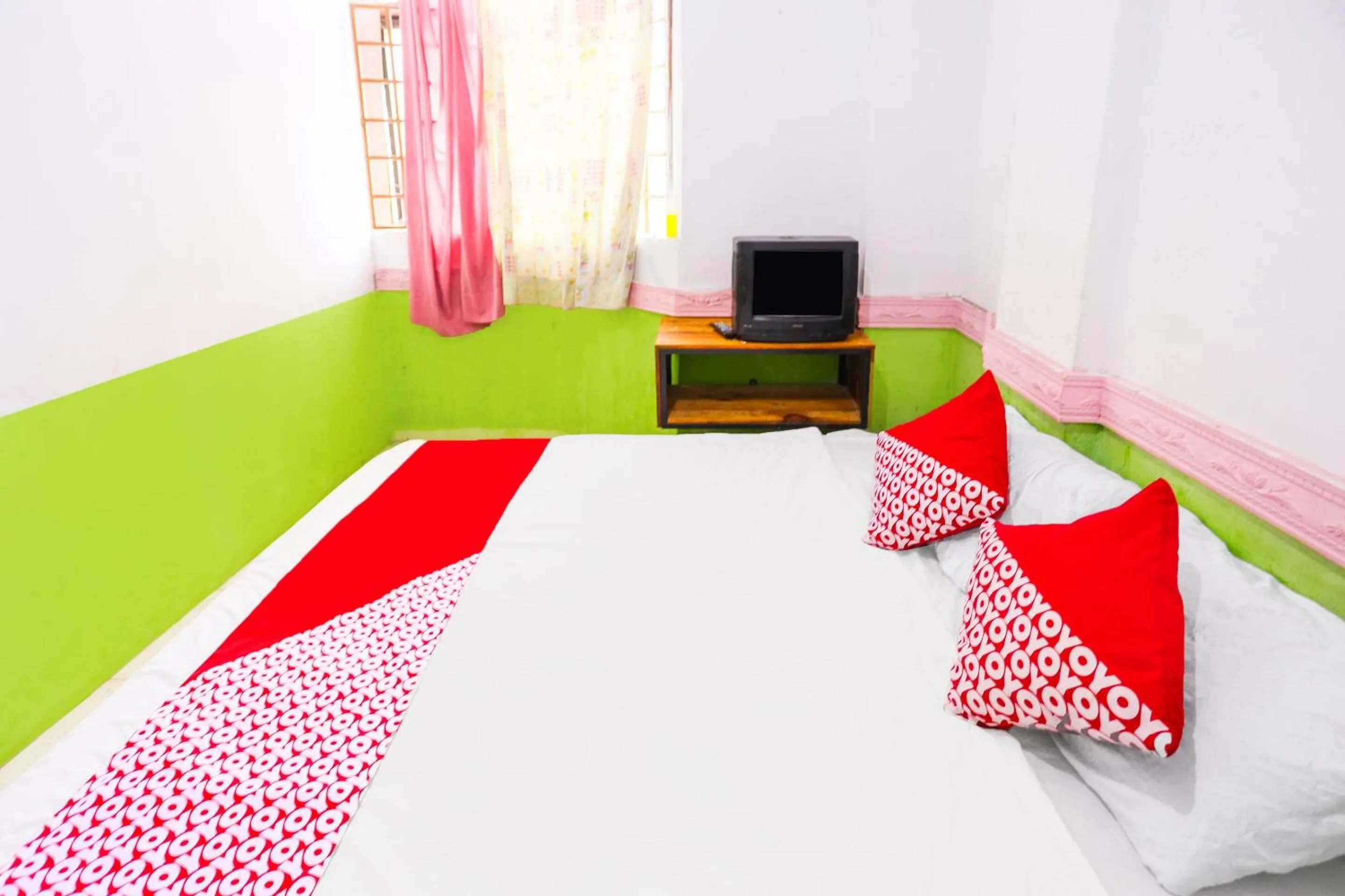 Bedroom, Bed in Hotel O Wr House Syariah BatamNearEast Coast Park