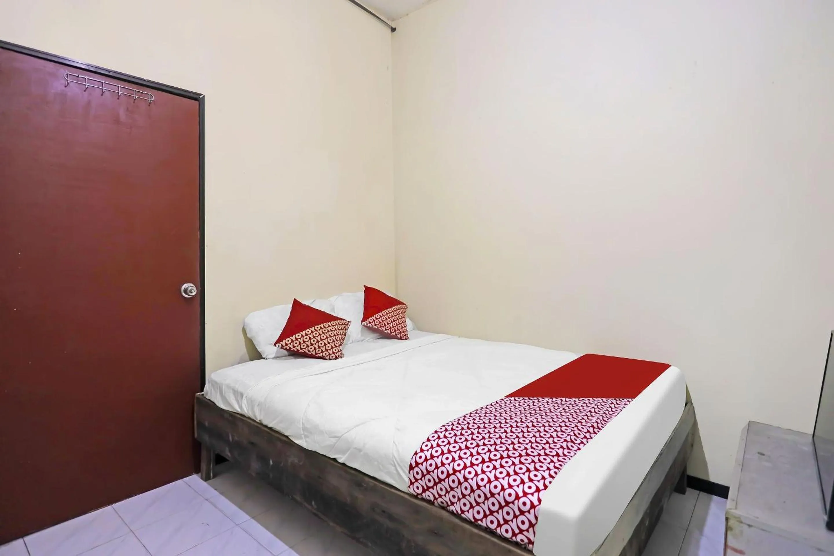 Bedroom, Bed in Hotel O Kartika Guest House SyariahNearPantai Stres