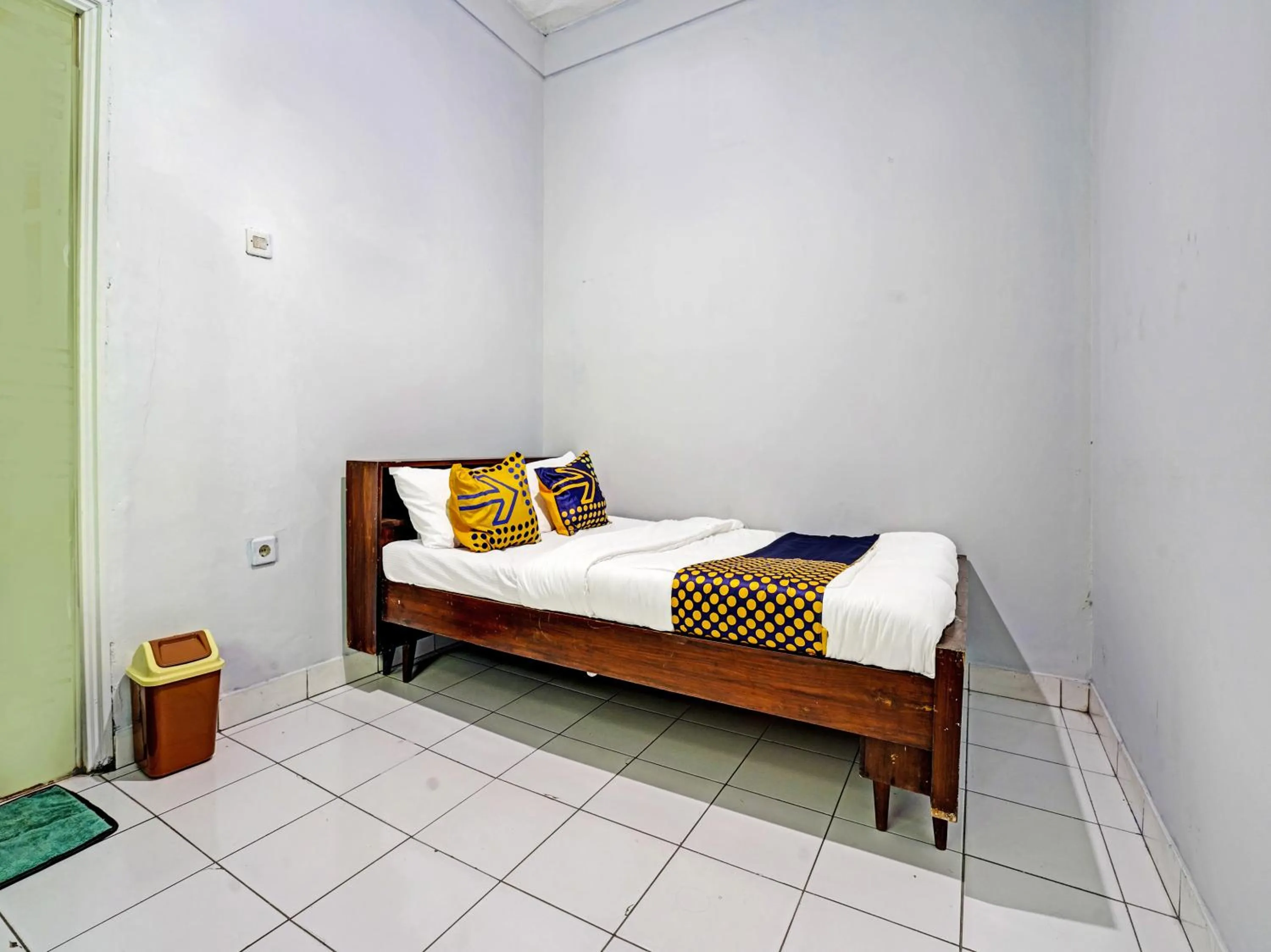 Bedroom in SPOT ON 91325 Pondok Hijau Guest House Syariah