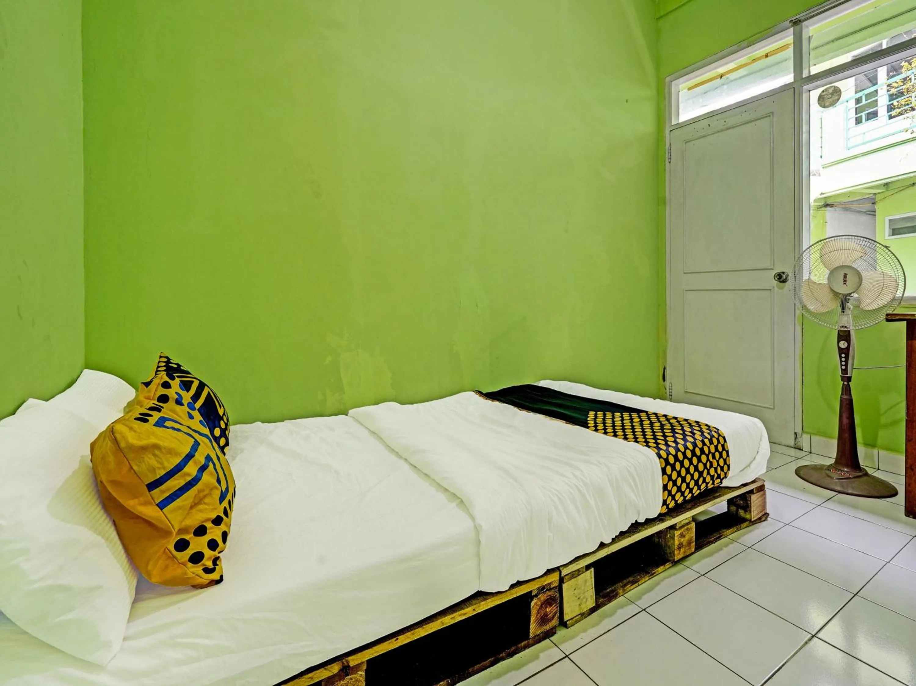 Bedroom in SPOT ON 91325 Pondok Hijau Guest House Syariah