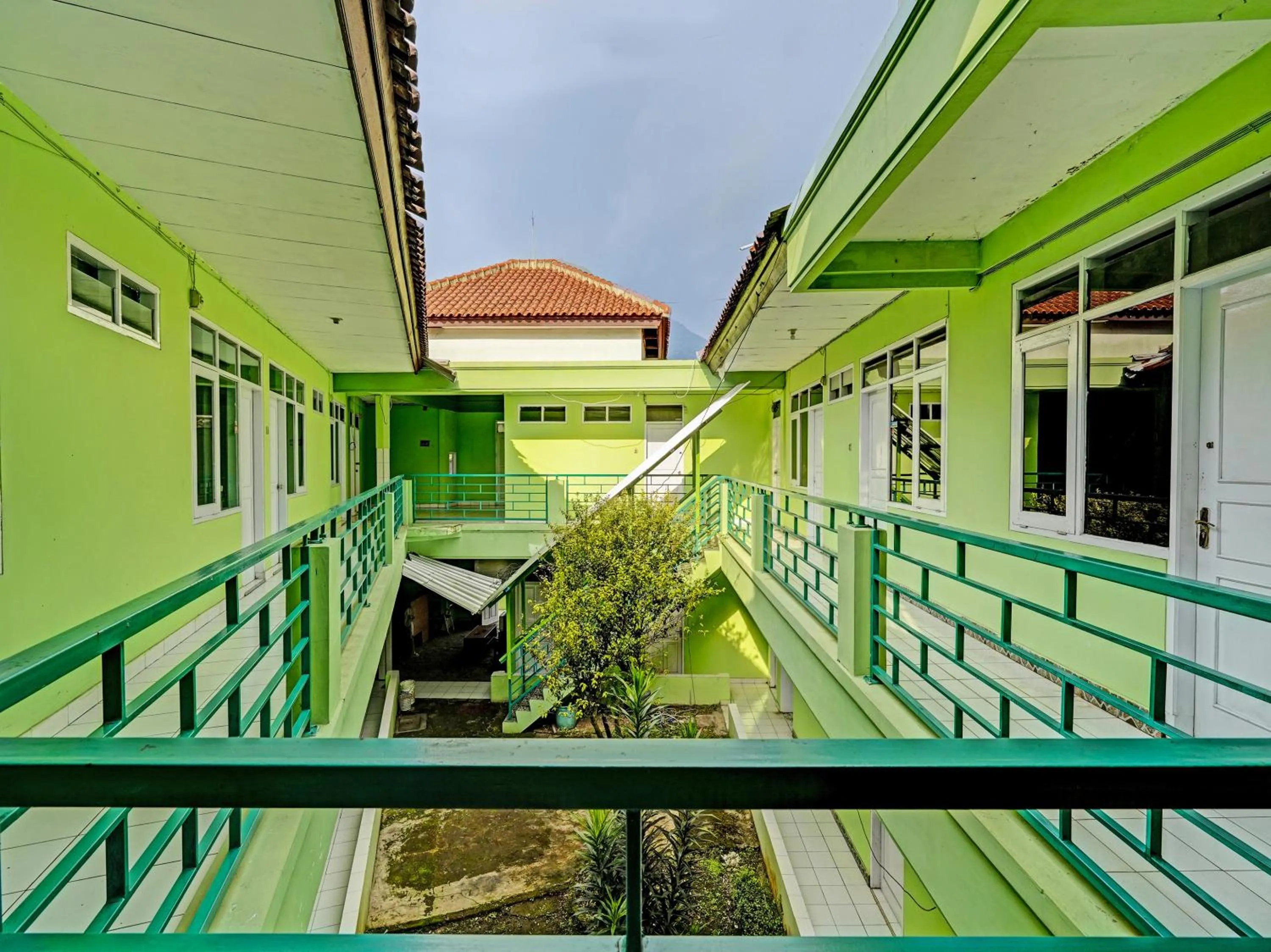 Balcony/Terrace in SPOT ON 91325 Pondok Hijau Guest House Syariah