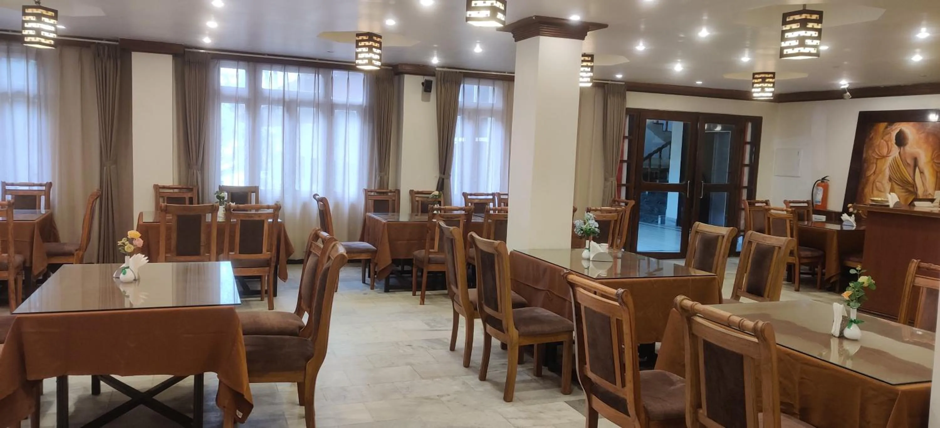 Restaurant/places to eat in HOTEL RENDEZVOUS