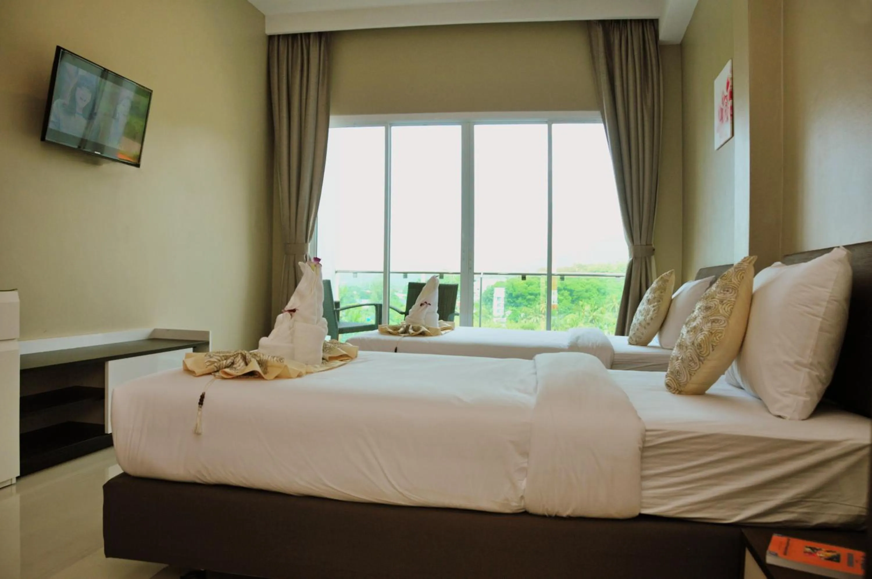 Bed in AM Surin Place