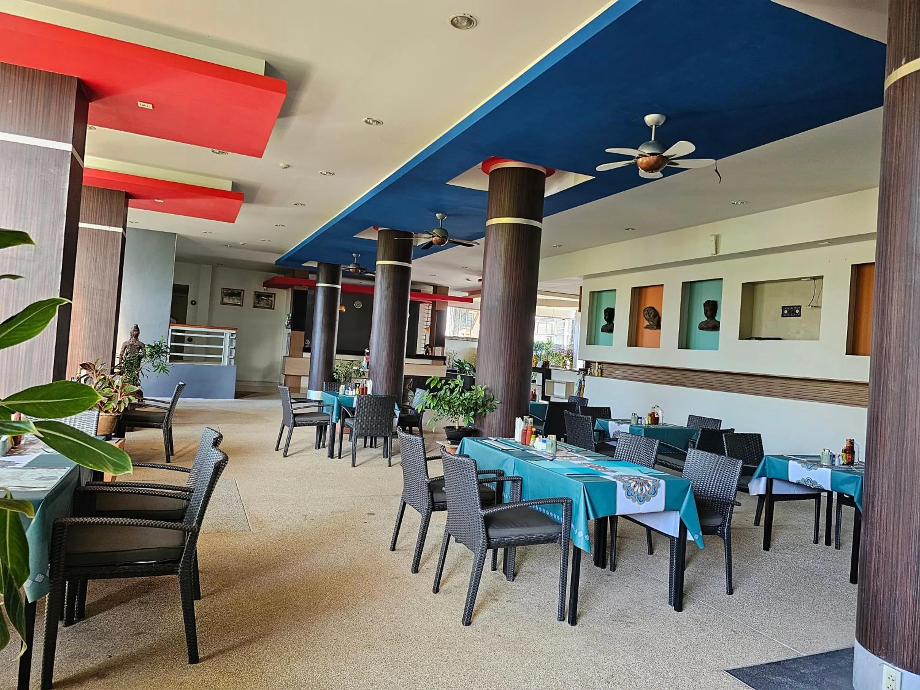 Restaurant/places to eat in AM Surin Place