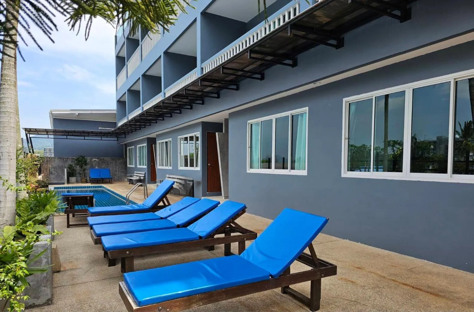 Swimming pool in AM Surin Place