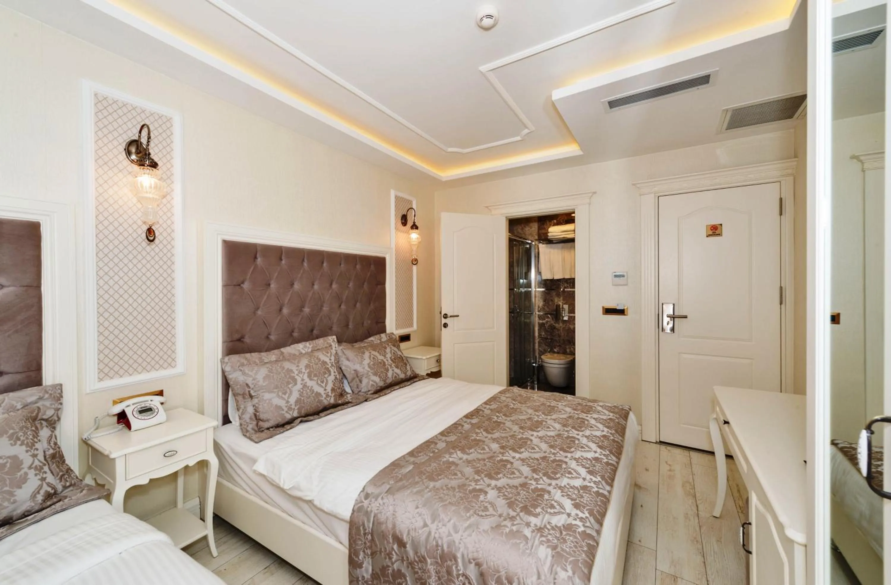 Bedroom, Bed in Zeynep Sultan Hotel