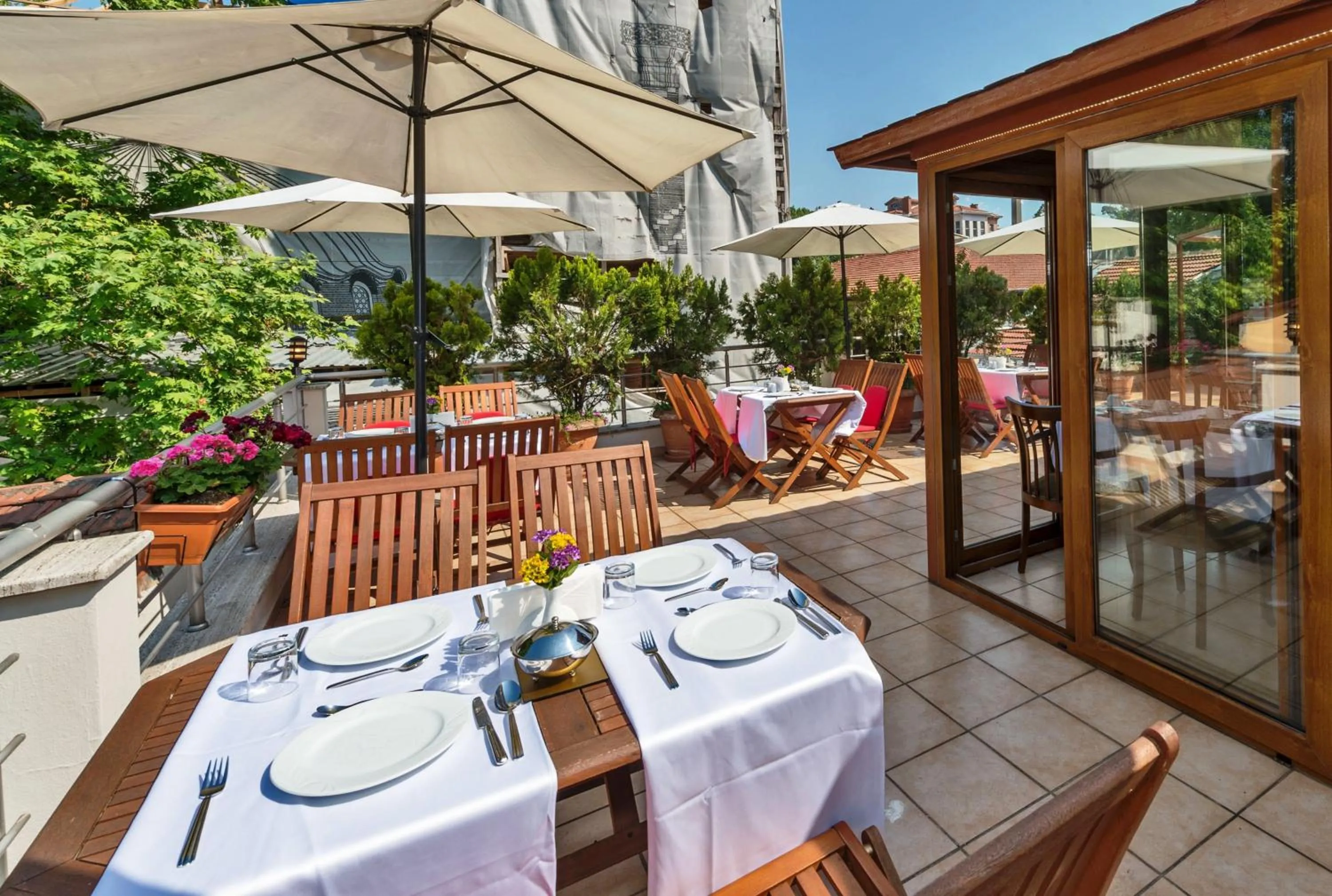 Restaurant/places to eat in Zeynep Sultan Hotel