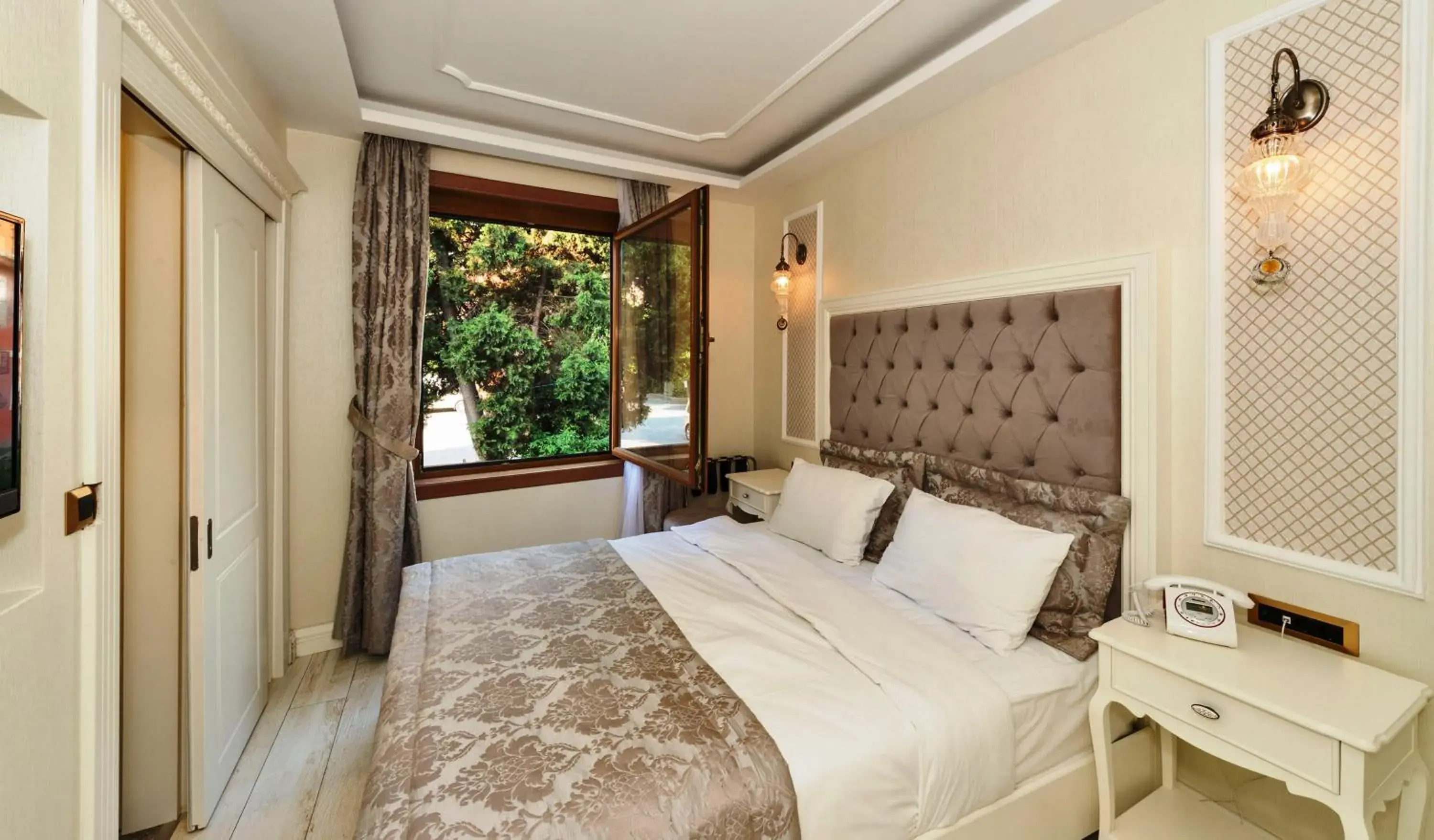 Standard Double or Twin Room in Zeynep Sultan Hotel Standard Double or Twin Room in Zeynep Sultan Hotel