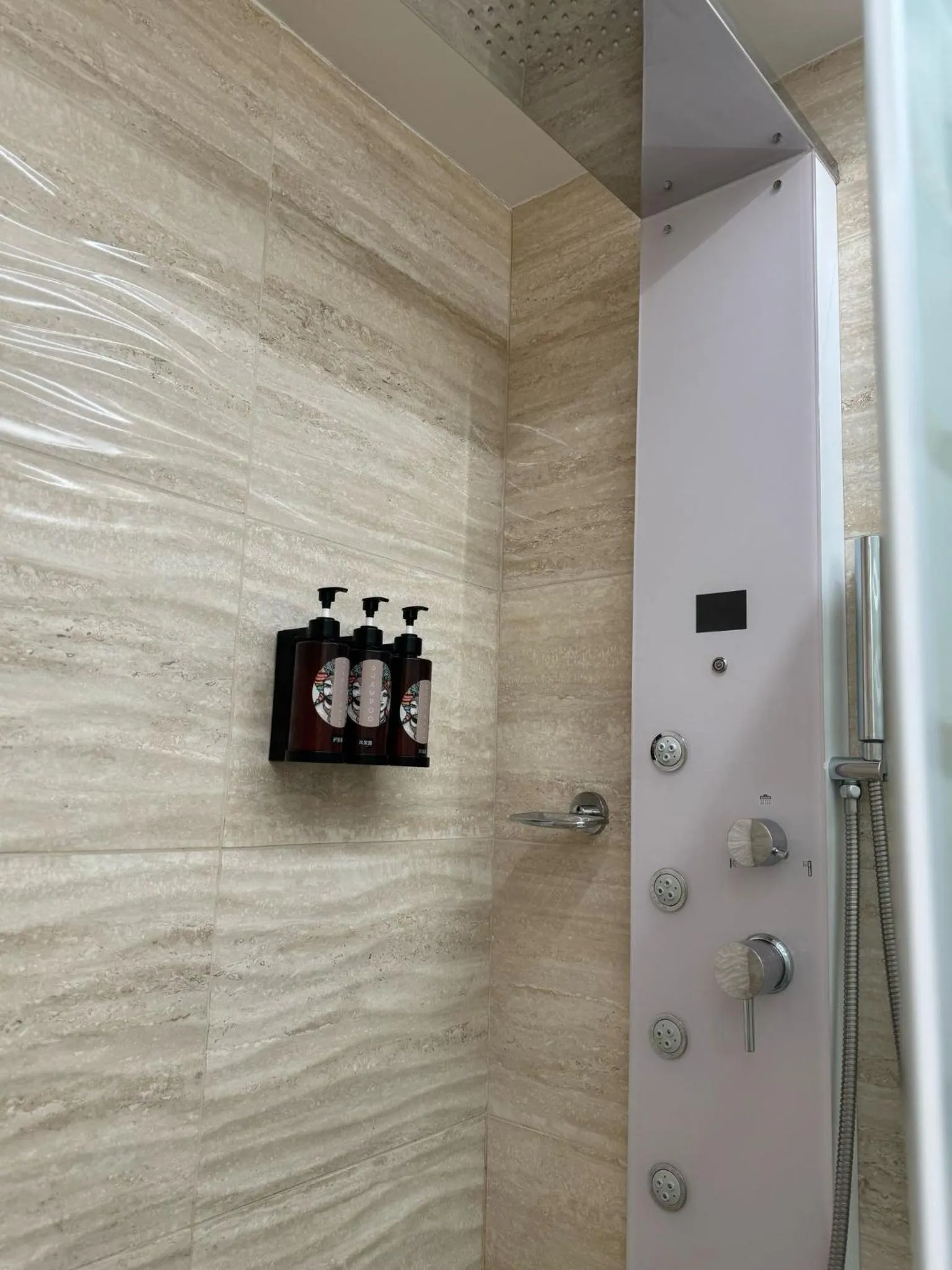 Shower in B&B i MORI