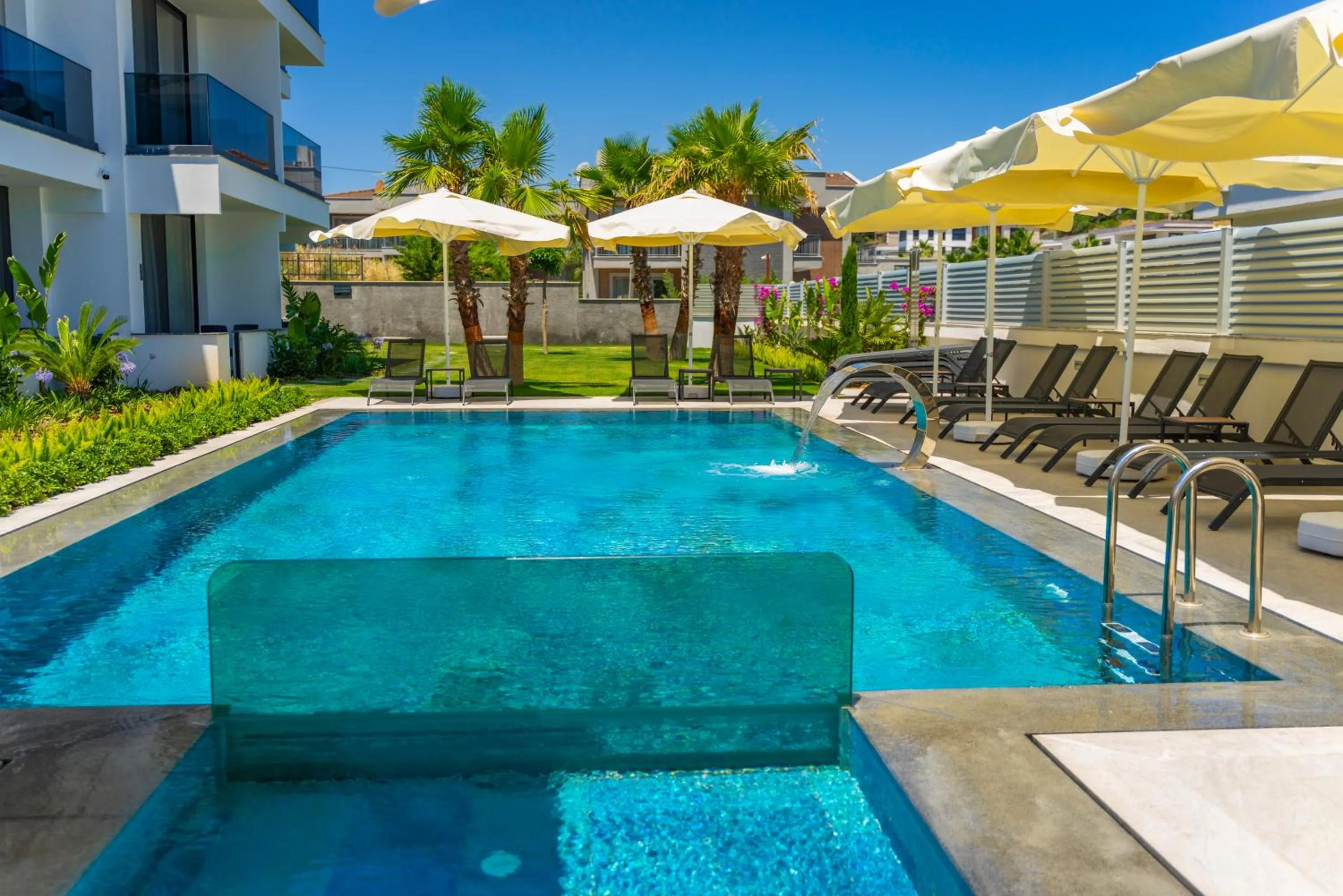 Swimming pool in Selluka