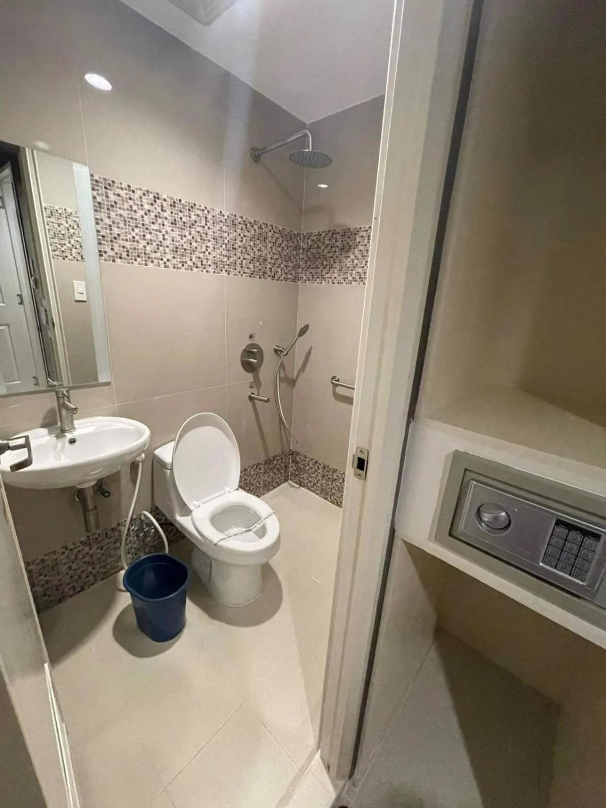 Bathroom in Hotel Sogo Edsa Cubao
