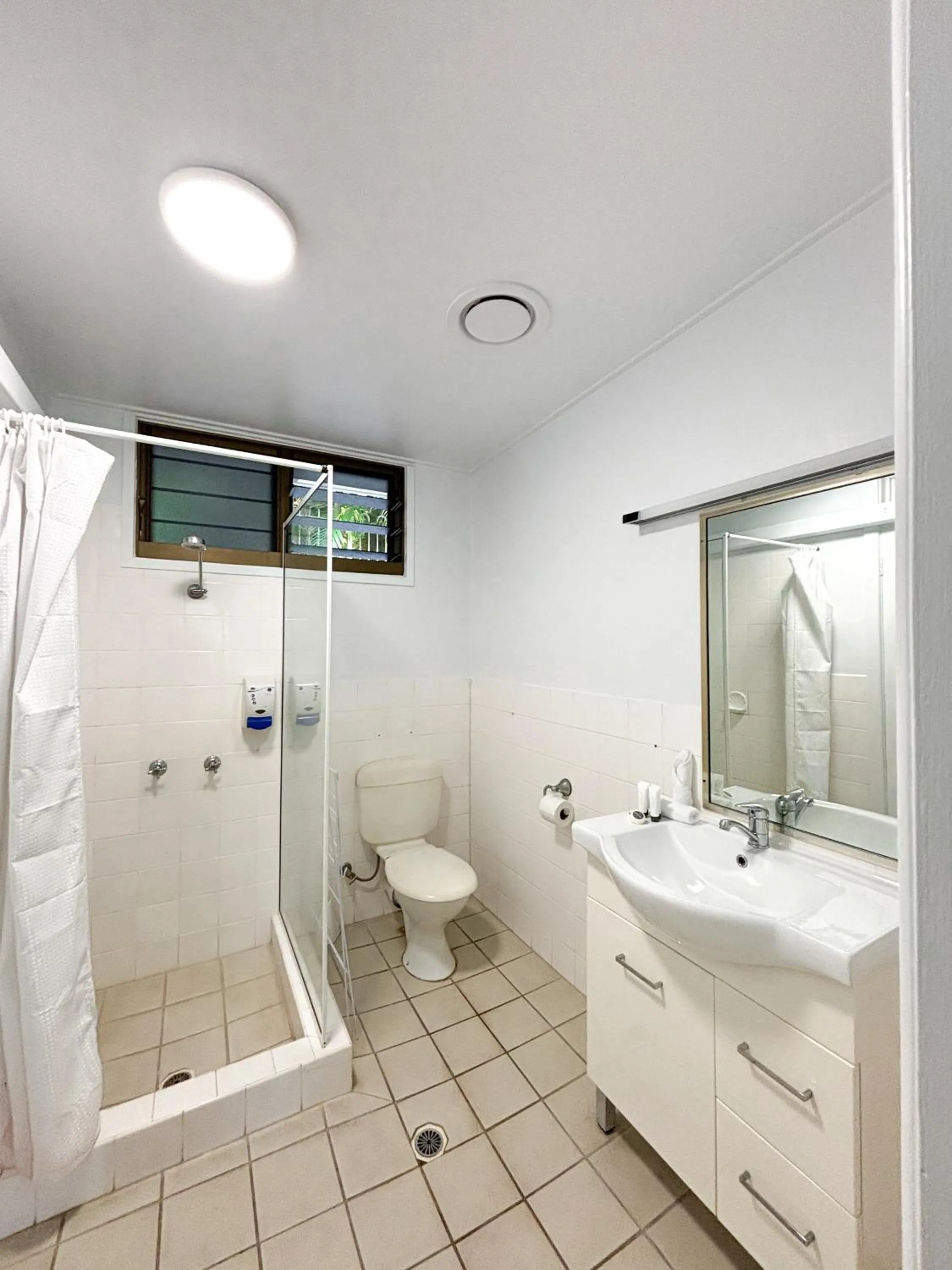 Bathroom in Amaroo On Mandalay, Magnetic Island