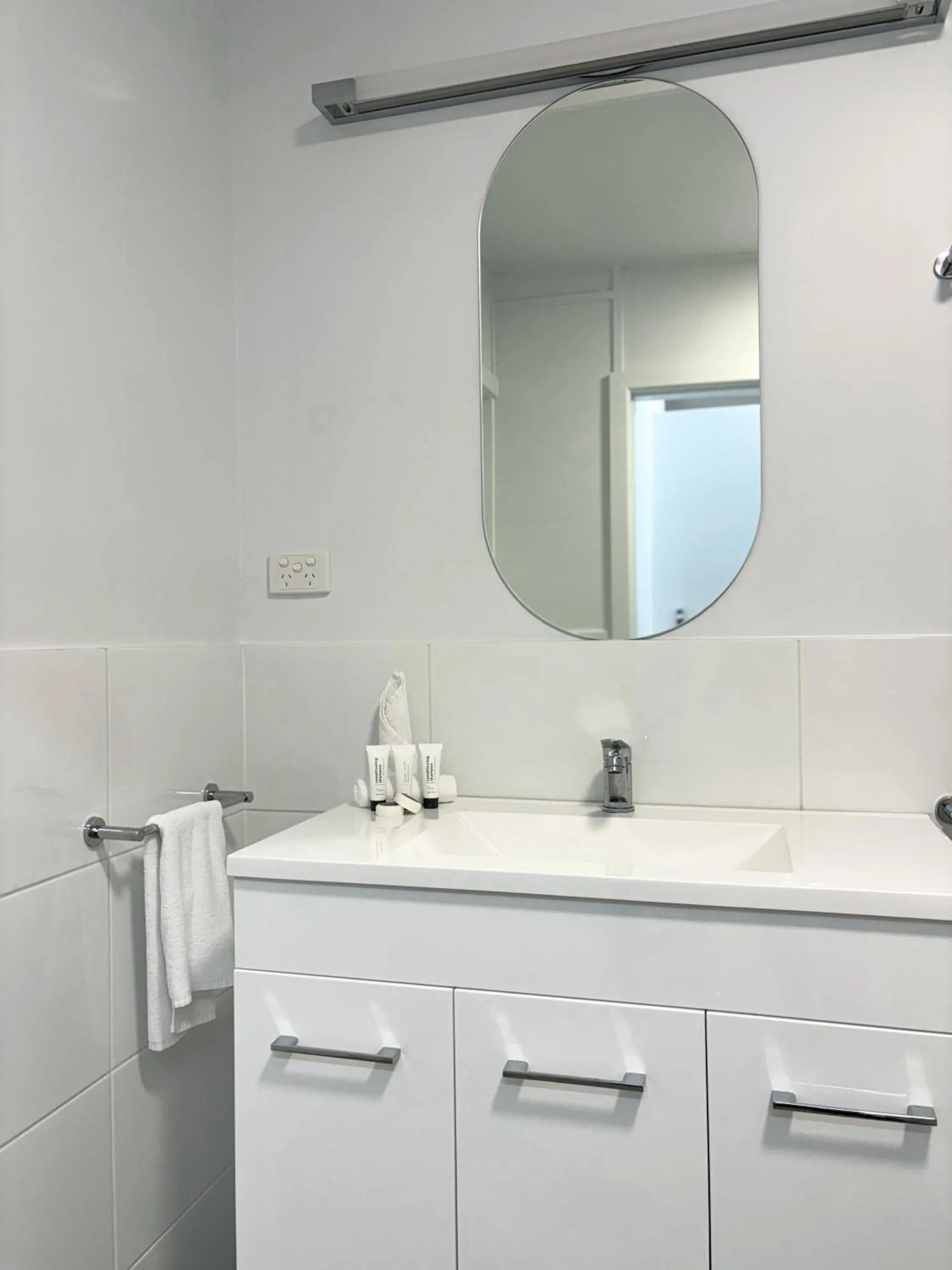 Bathroom in Amaroo On Mandalay, Magnetic Island