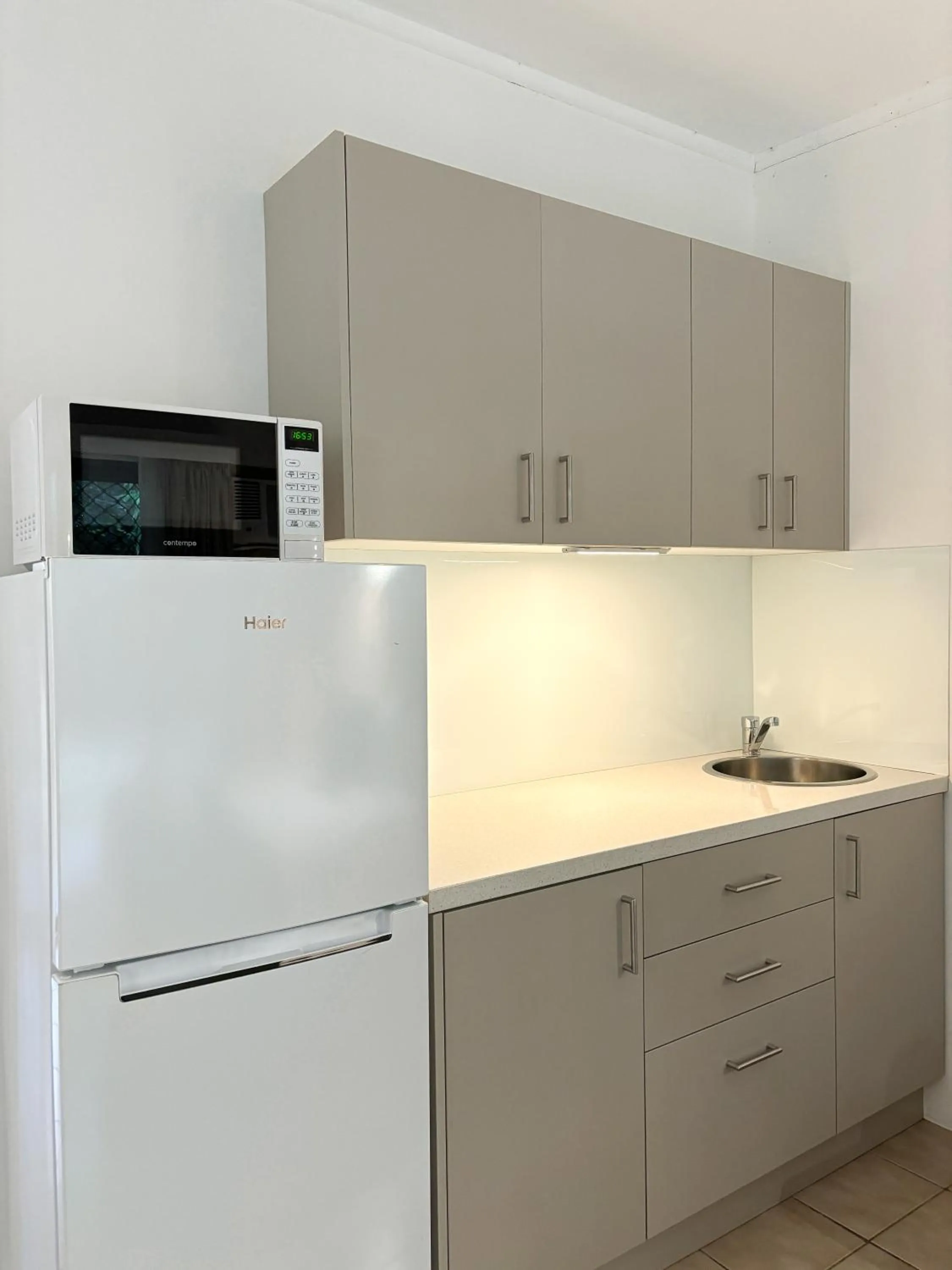 Kitchen or kitchenette in Amaroo On Mandalay, Magnetic Island