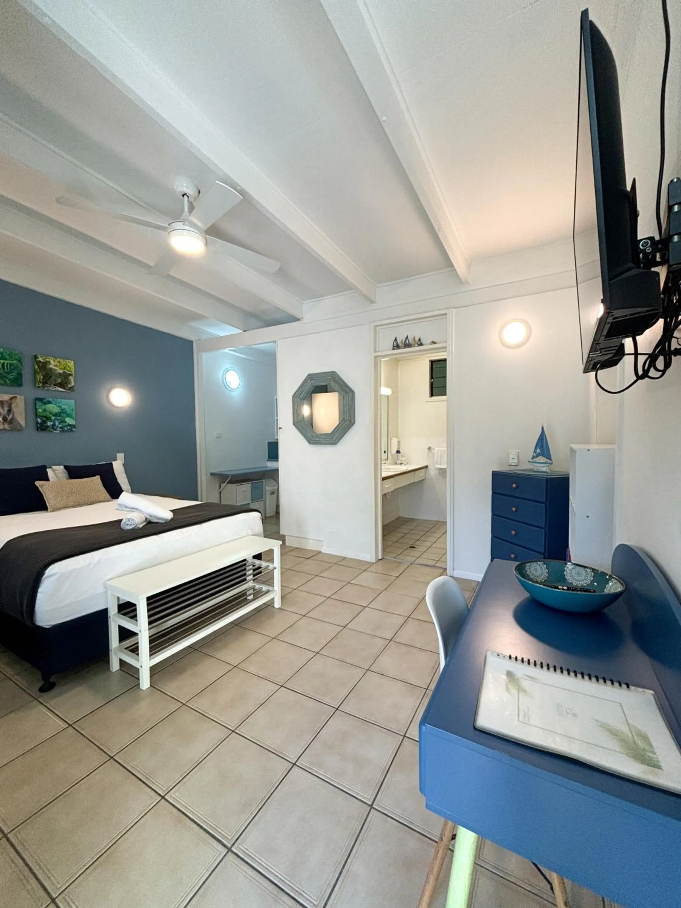 Photo of the whole room, Bed in Amaroo On Mandalay, Magnetic Island