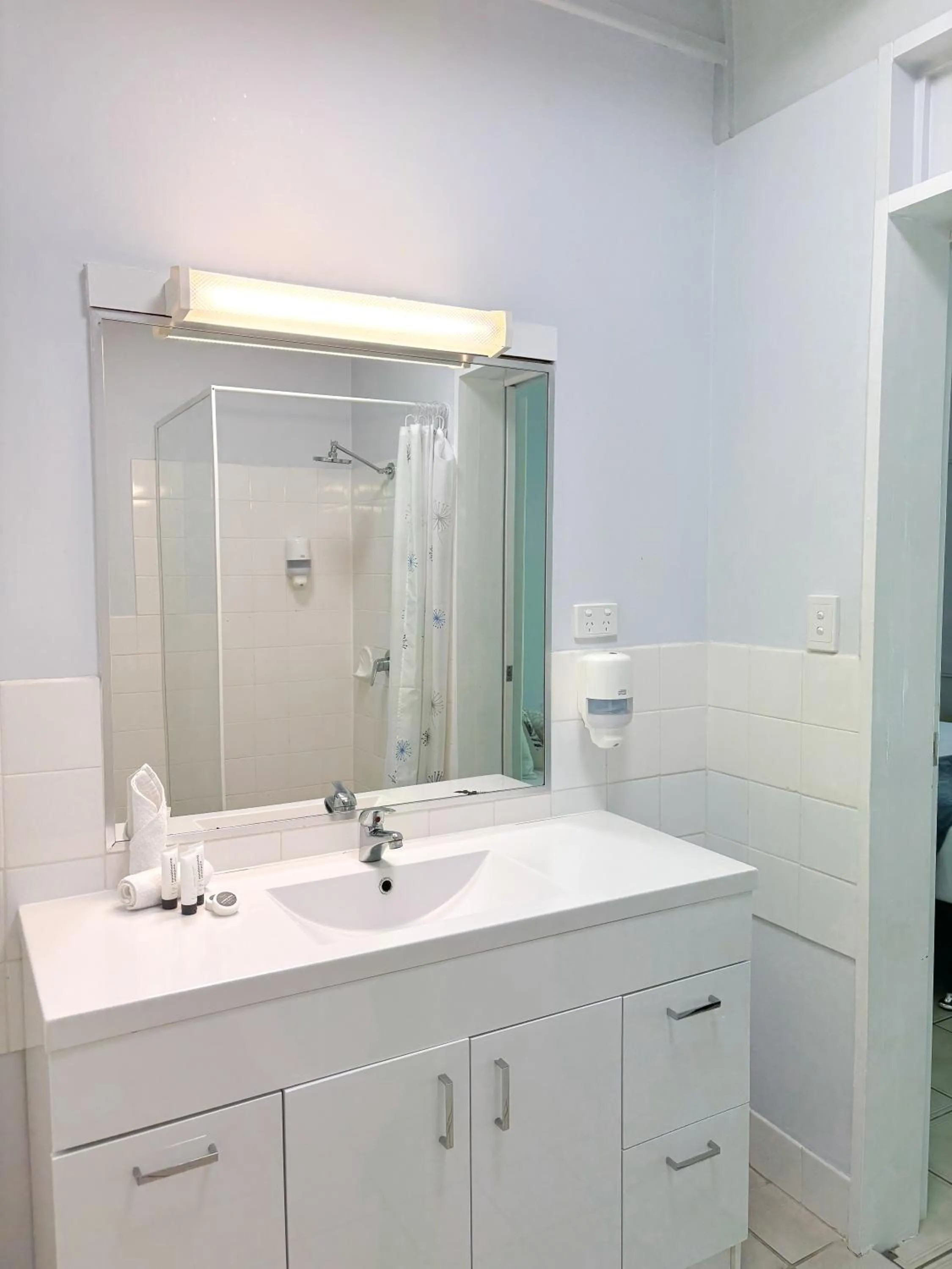 Bathroom in Amaroo On Mandalay, Magnetic Island