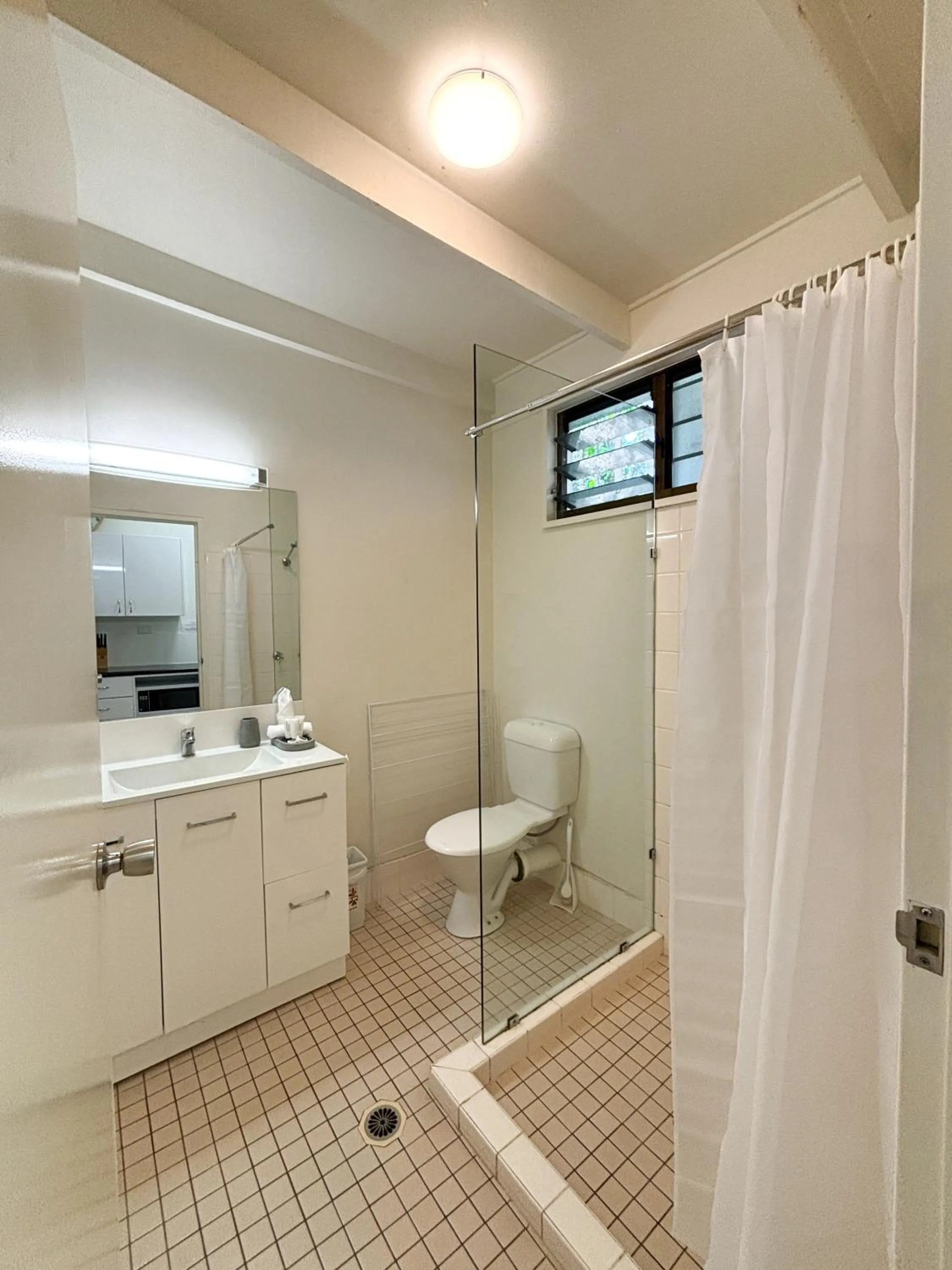 Shower in Amaroo On Mandalay, Magnetic Island