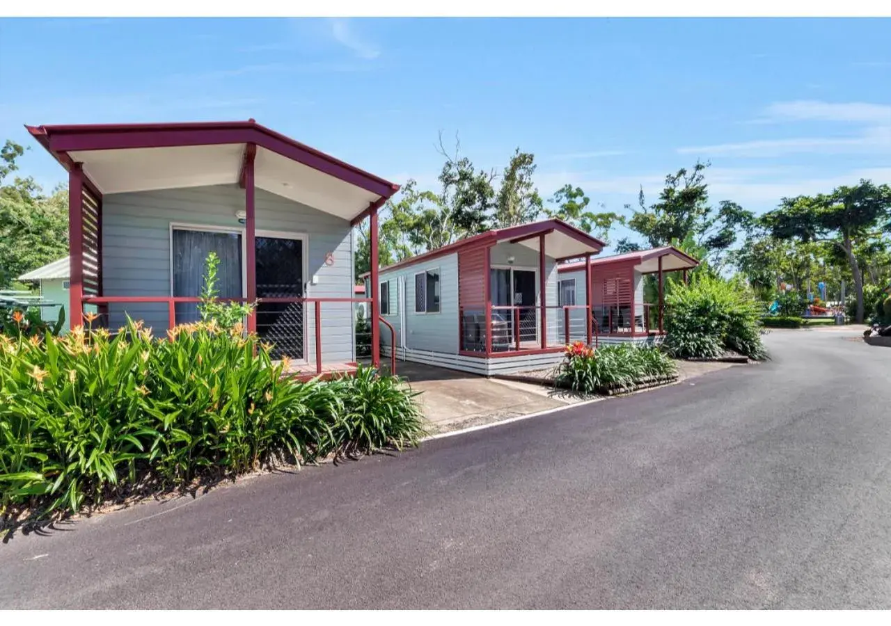 Superior 1 Bedroom Cabin - Sleeps 4 in Discovery Parks - Airlie Beach Superior 1 Bedroom Cabin - Sleeps 4 in Discovery Parks - Airlie Beach