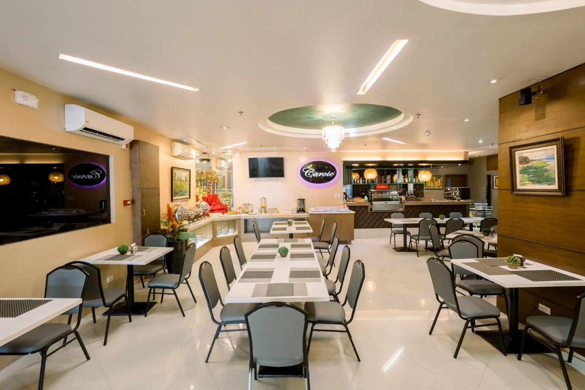 Restaurant/places to eat in Allure Hotel & Suites