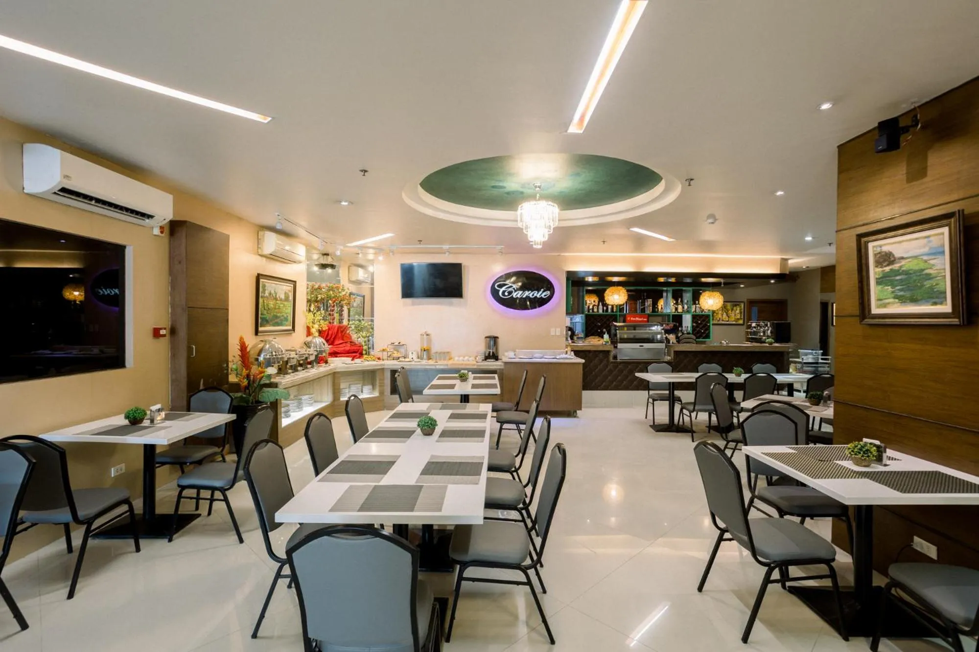 Restaurant/places to eat in Allure Hotel & Suites