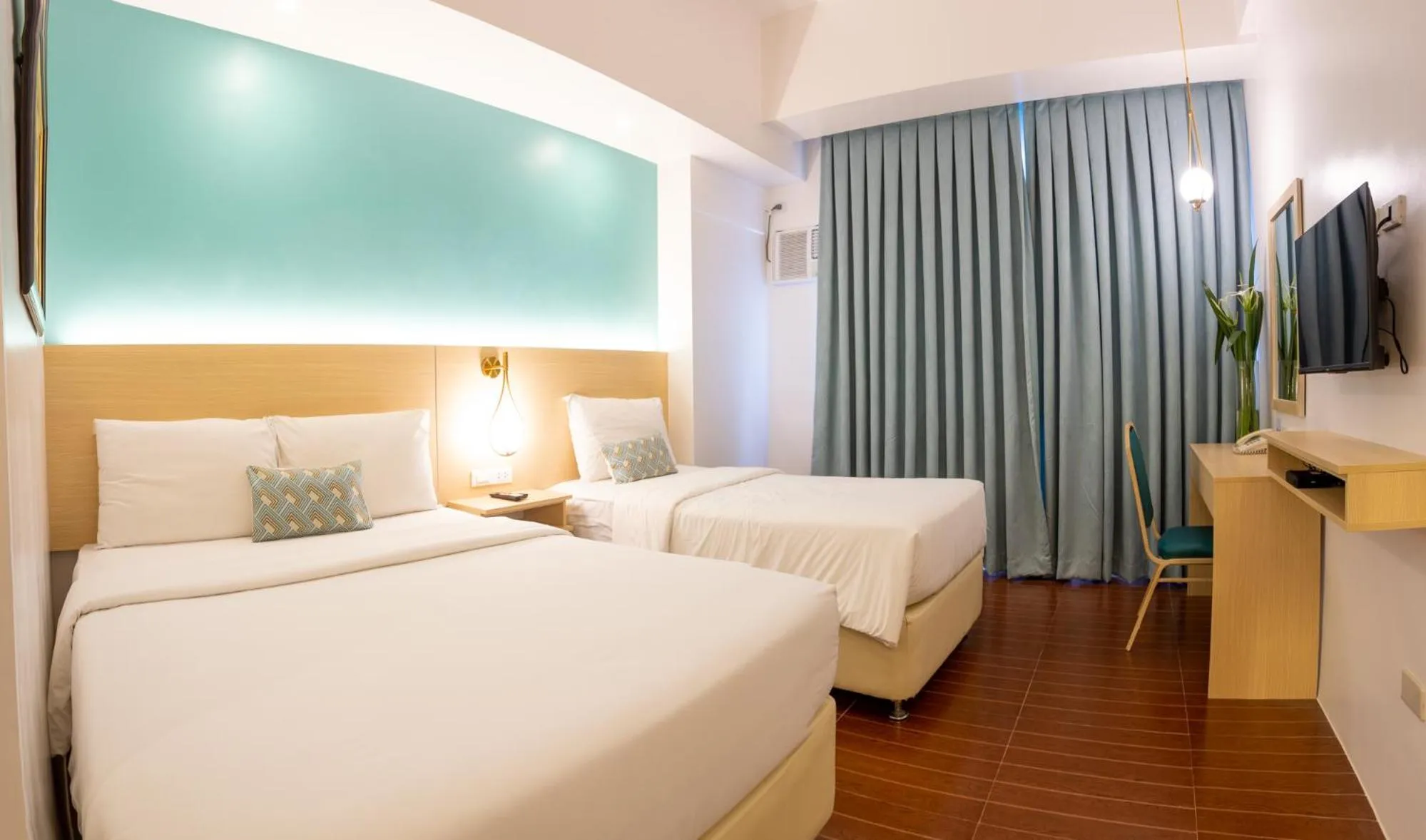 Photo of the whole room, Bed in Allure Hotel & Suites