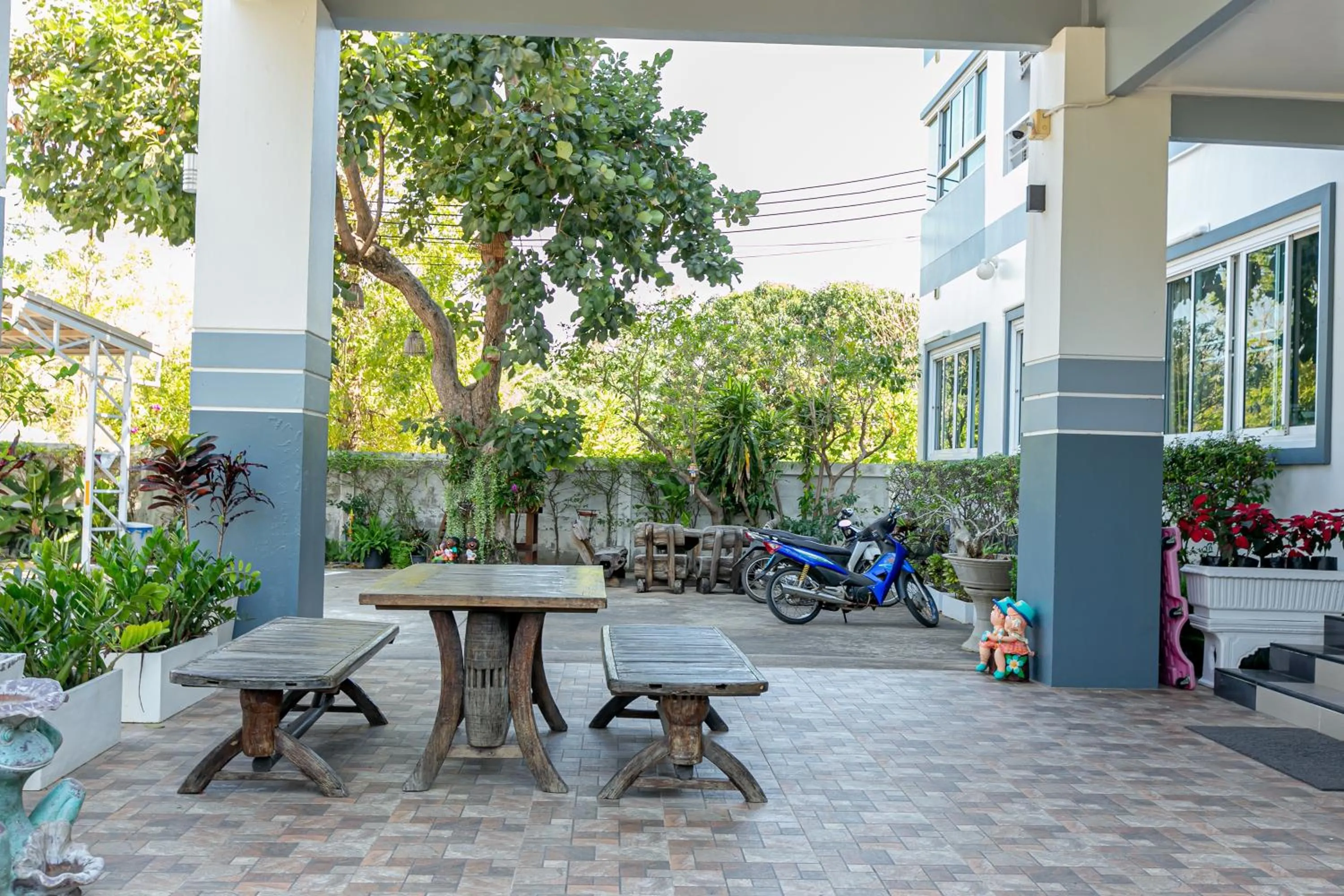 Seating area in Panwalee Hotel