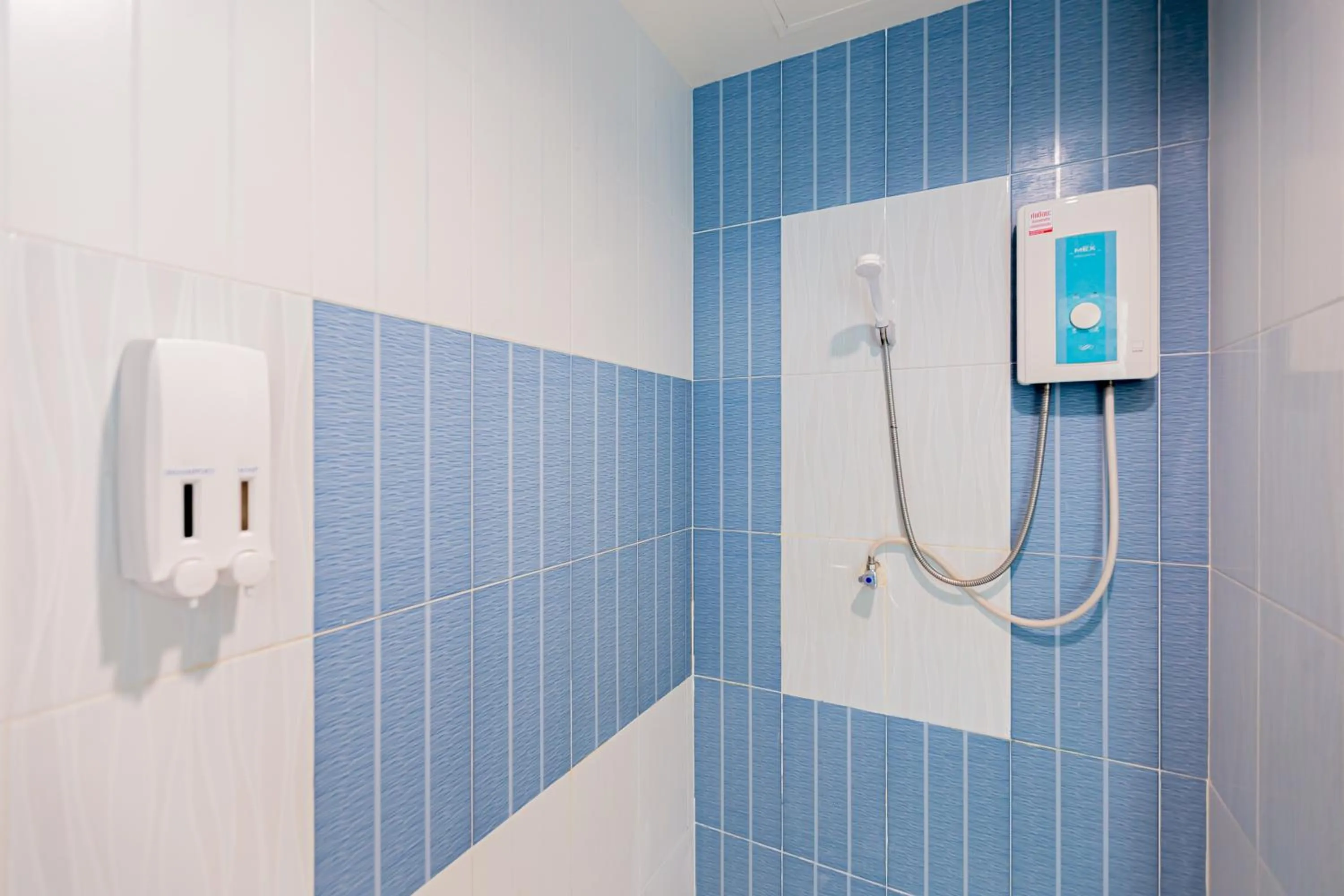 Shower in Panwalee Hotel