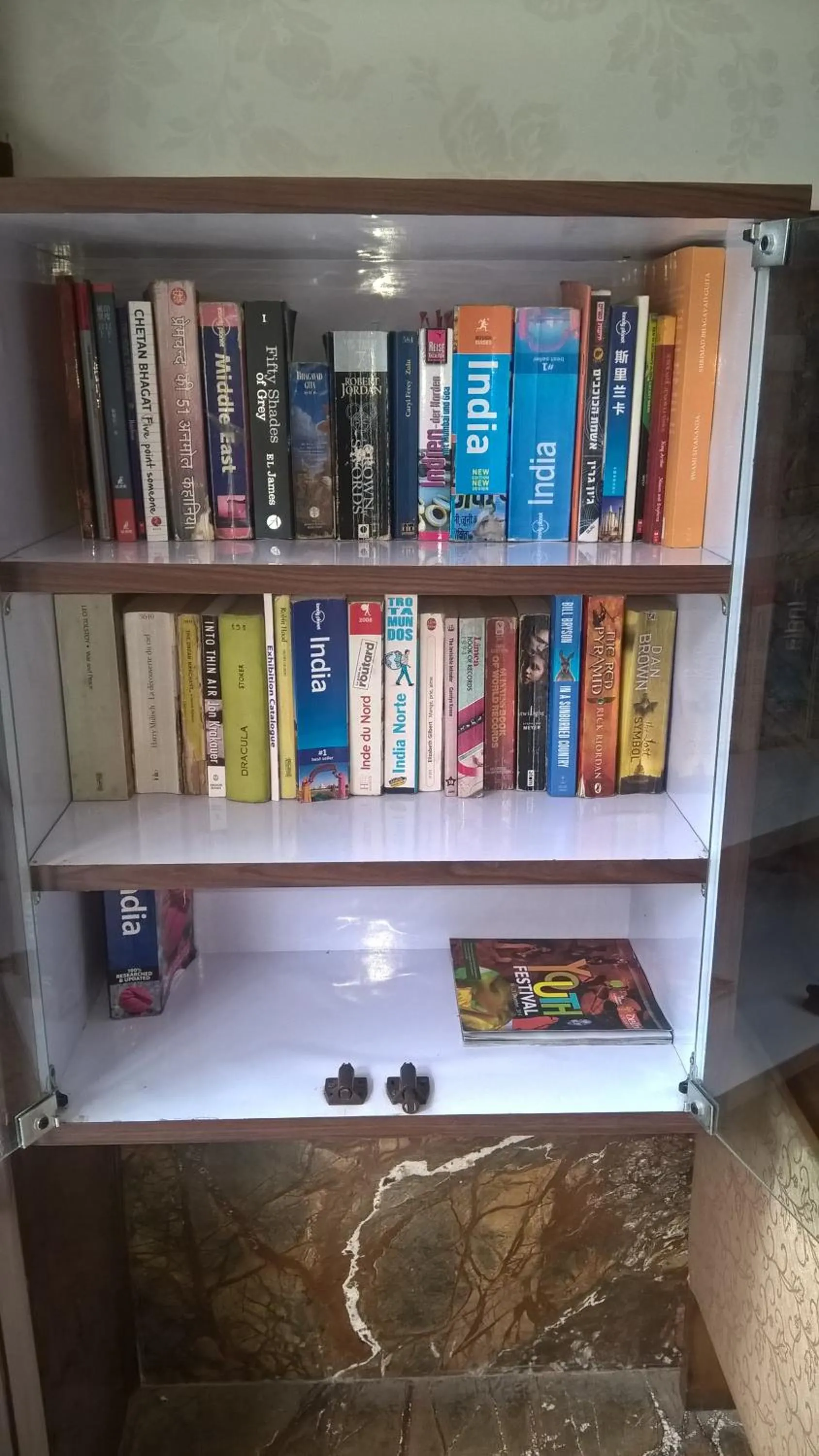 Library in Hotel Su Shree Continental Dx Near New Delhi Railway Station