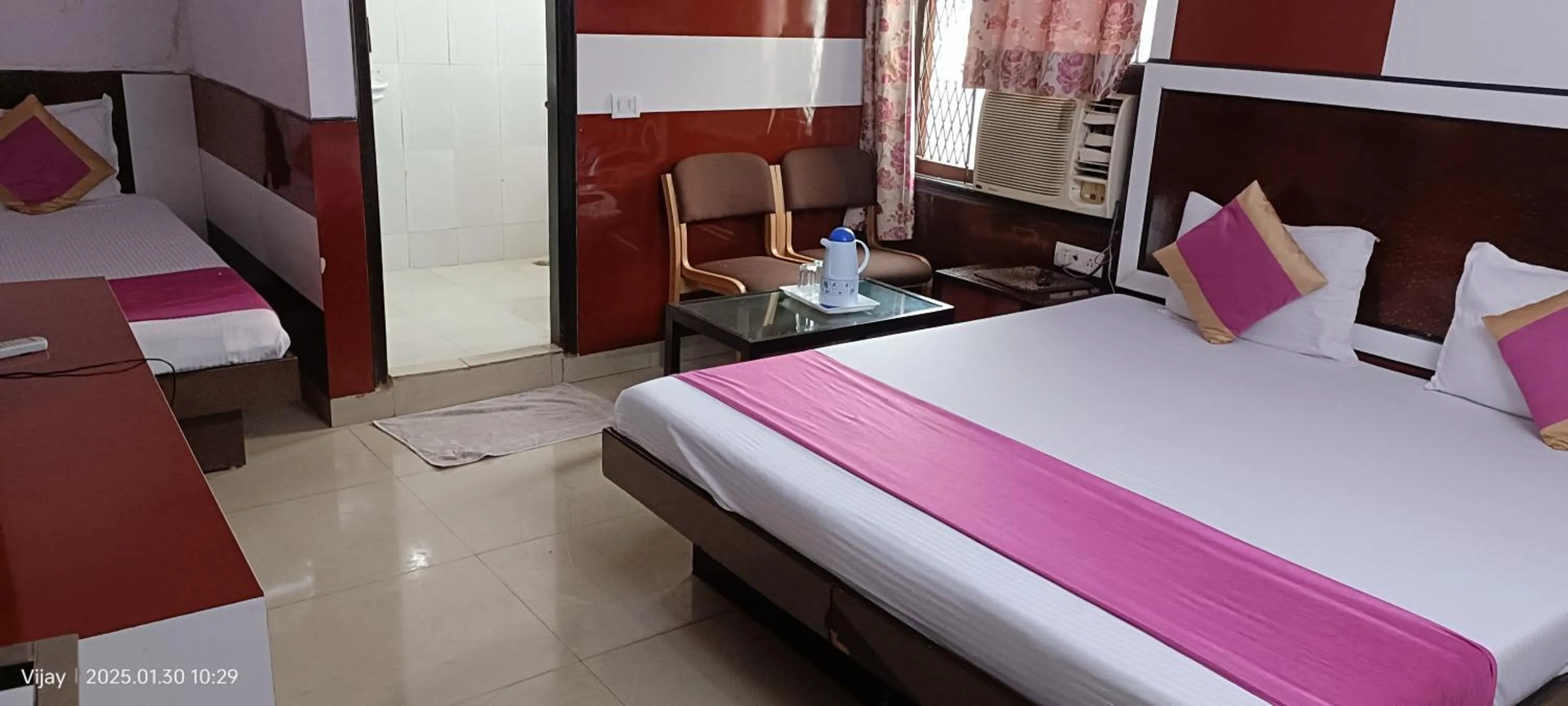 Bedroom, Bed in Hotel Su Shree Continental Dx Near New Delhi Railway Station