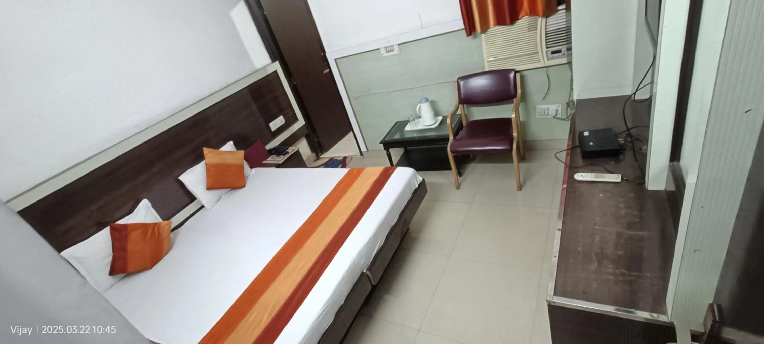 Bedroom, Bed in Hotel Su Shree Continental Dx Near New Delhi Railway Station