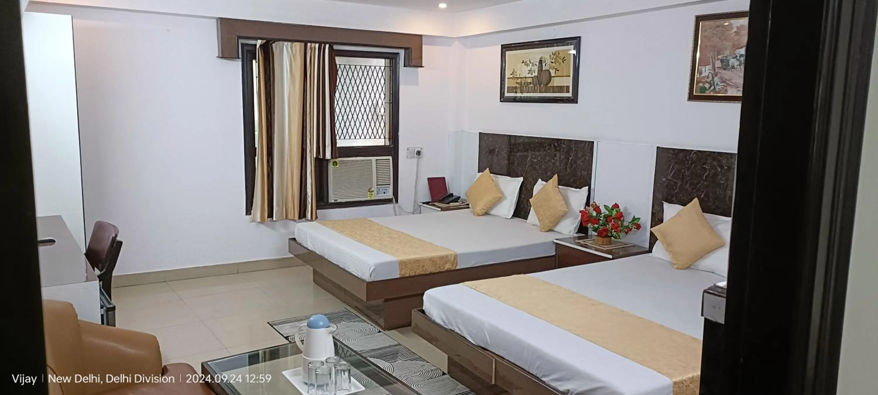 Bedroom, Bed in Hotel Su Shree Continental Dx Near New Delhi Railway Station