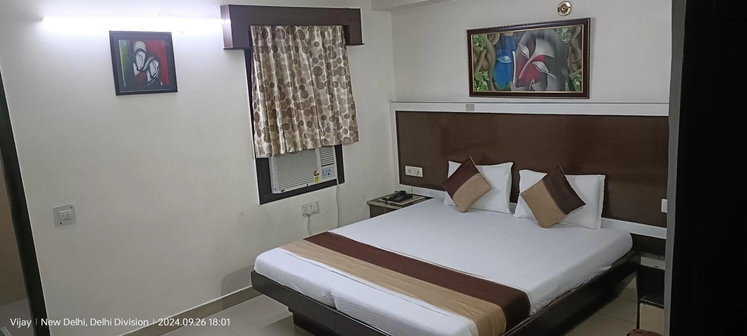 Bed in Hotel Su Shree Continental Dx Near New Delhi Railway Station