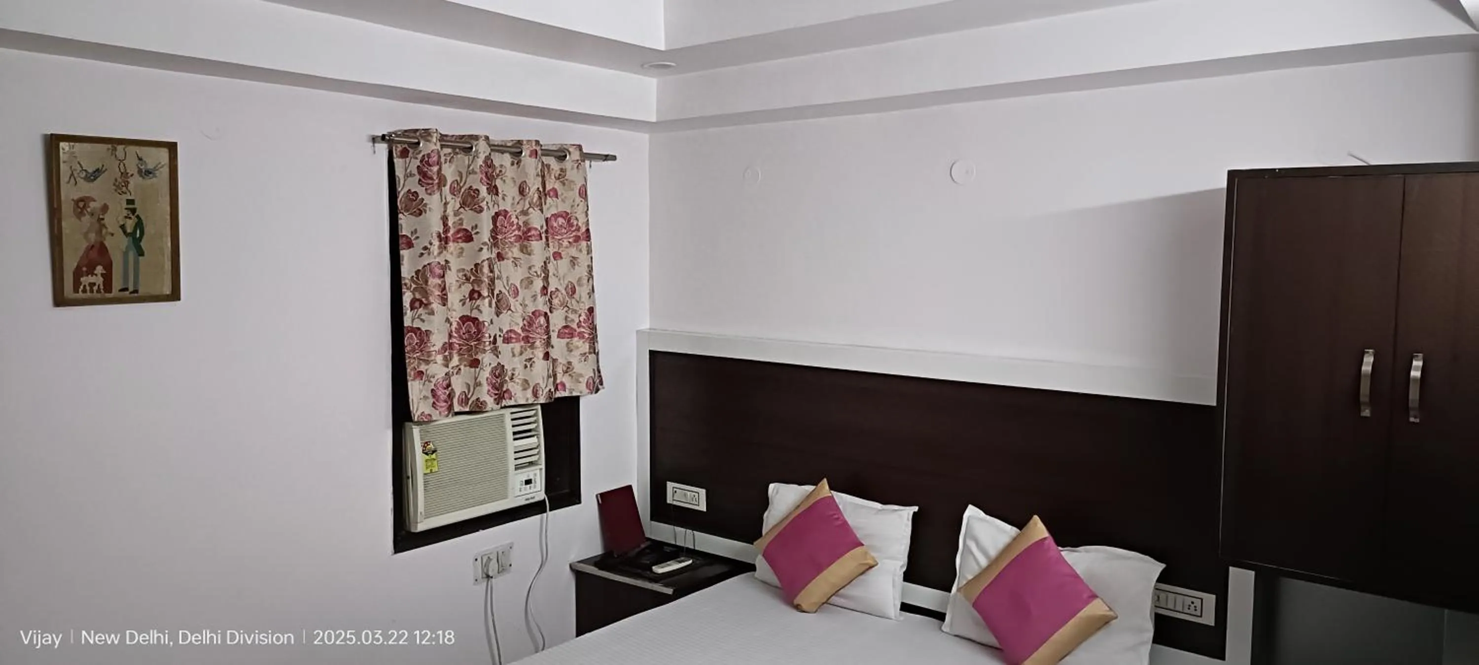 Bed in Hotel Su Shree Continental Dx Near New Delhi Railway Station