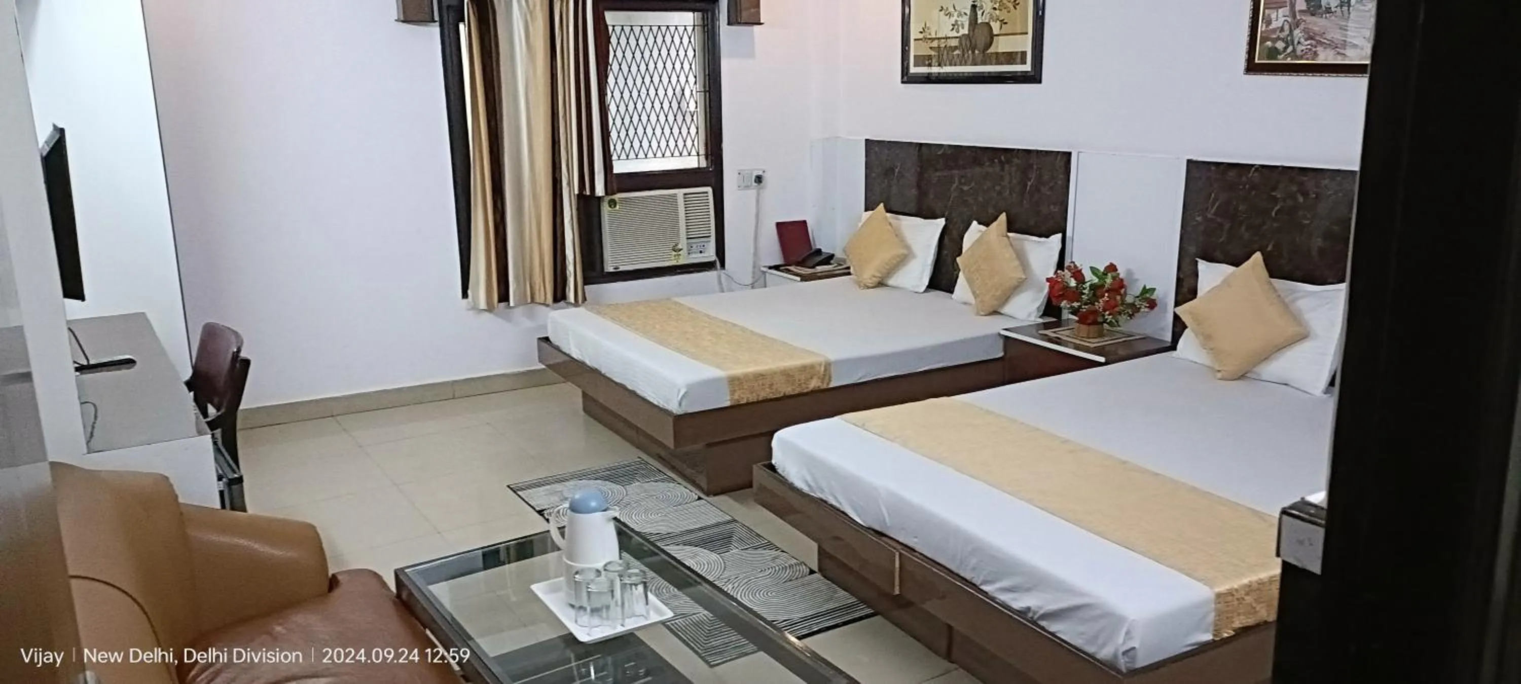Bedroom, Bed in Hotel Su Shree Continental Dx Near New Delhi Railway Station