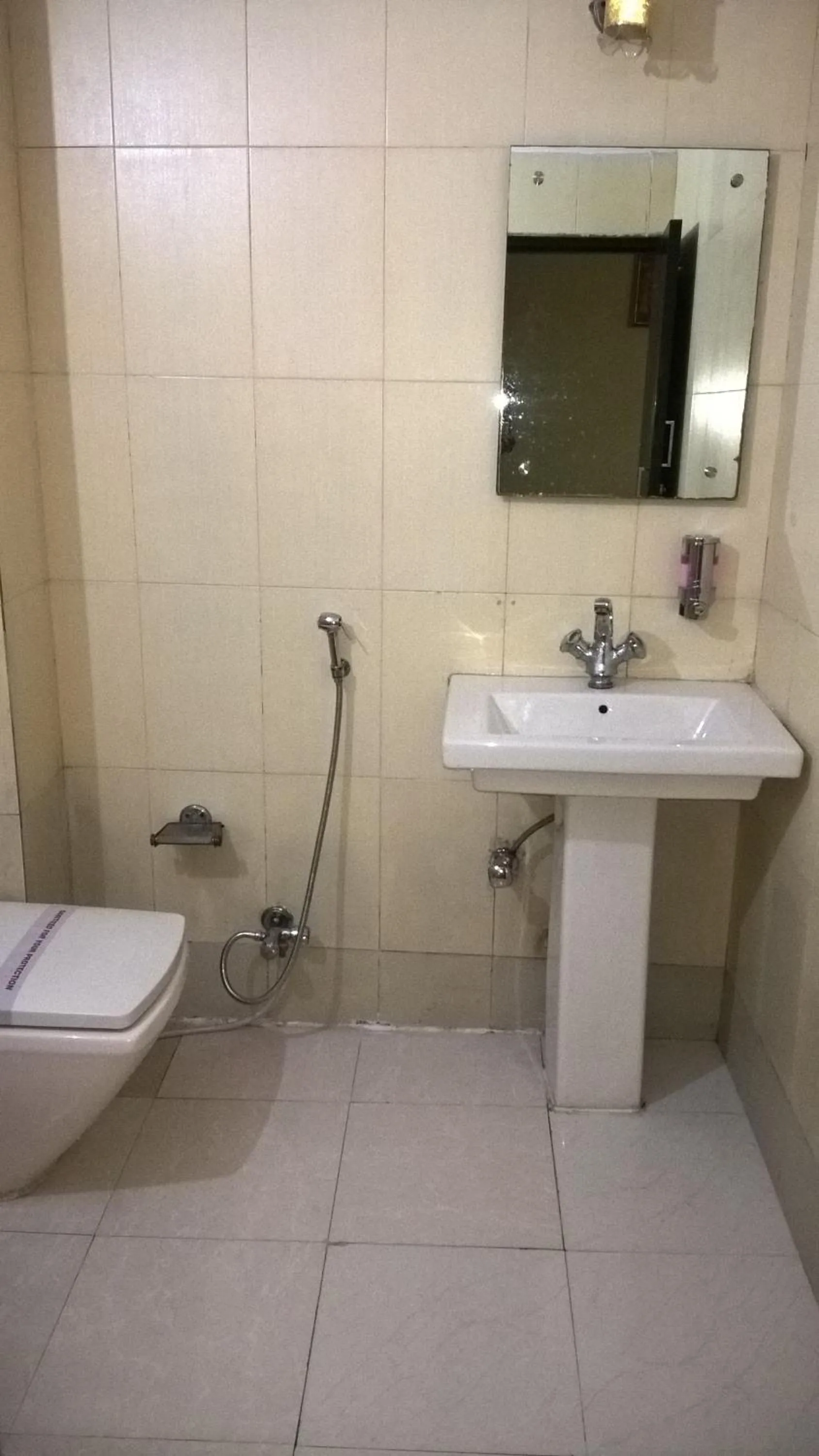 Toilet in Hotel Su Shree Continental Dx Near New Delhi Railway Station